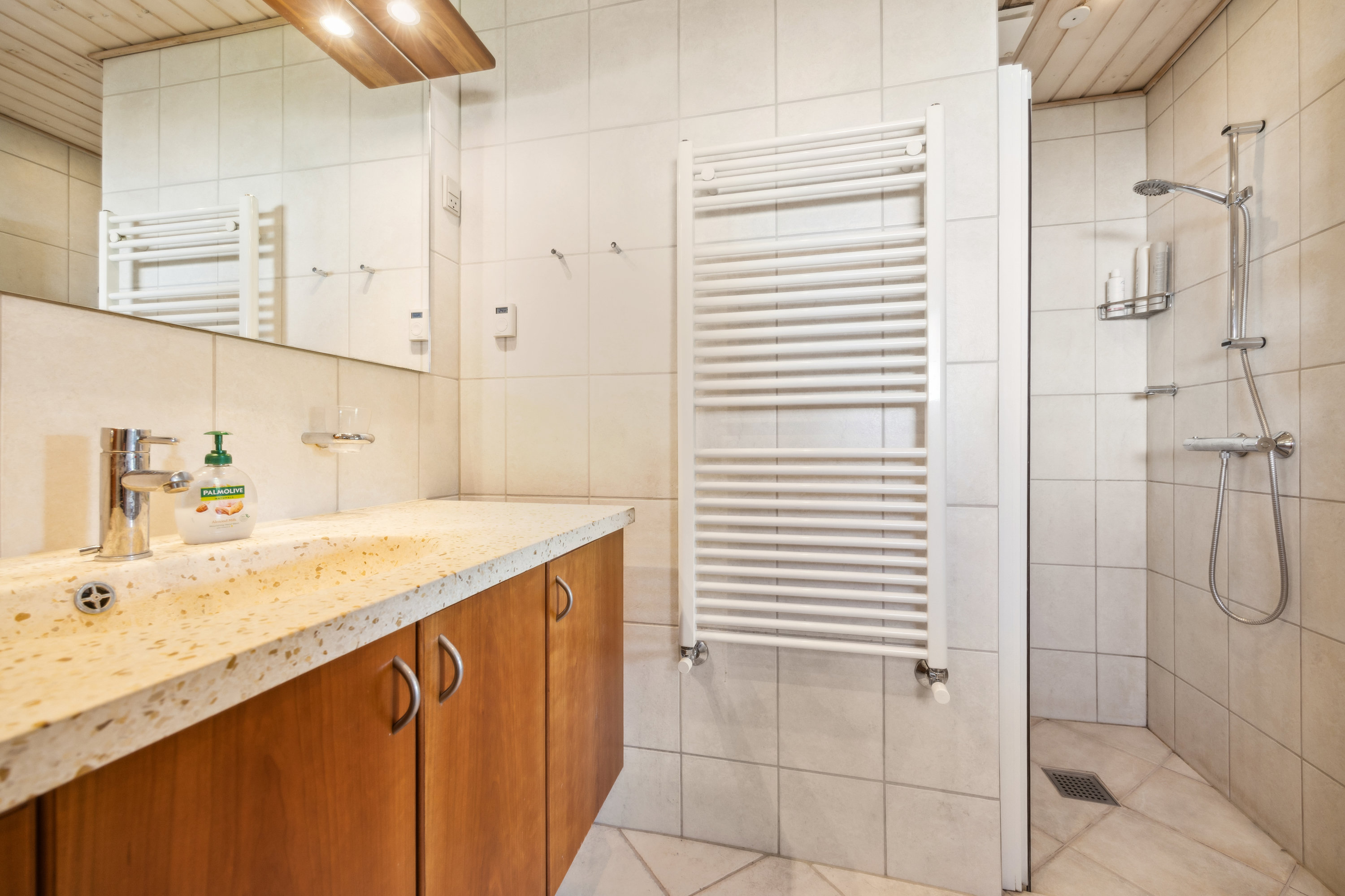 Fremhævet badeværelse billede i fuldskærmstilstand. Billede af Solvænget 9, Biersted, 9440 Aabybro