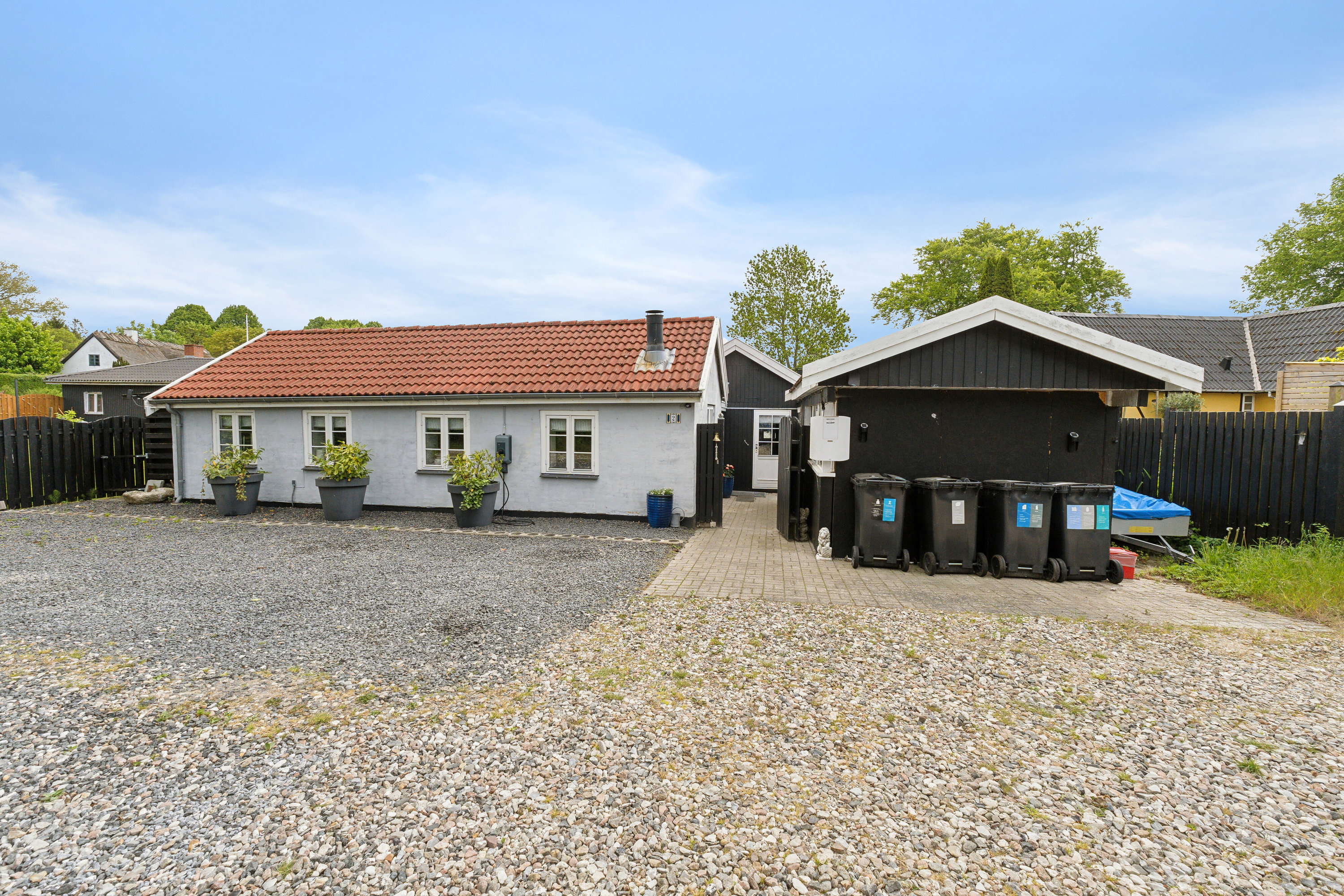 Fremhævet set fra vejen billede i fuldskærmstilstand. Billede af Dammen 2, Vellerup, 4050 Skibby