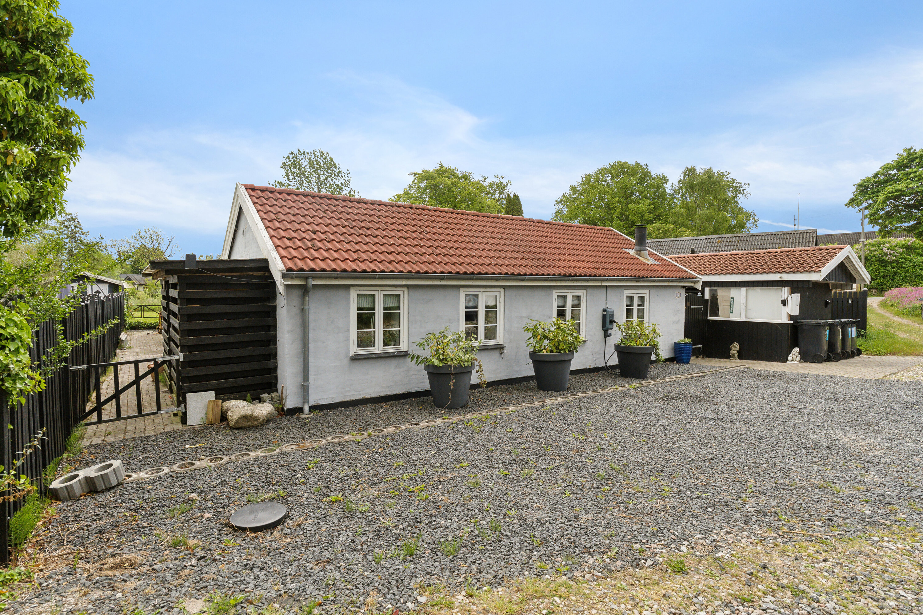 Fremhævet set fra vejen billede i fuldskærmstilstand. Billede af Dammen 2, Vellerup, 4050 Skibby