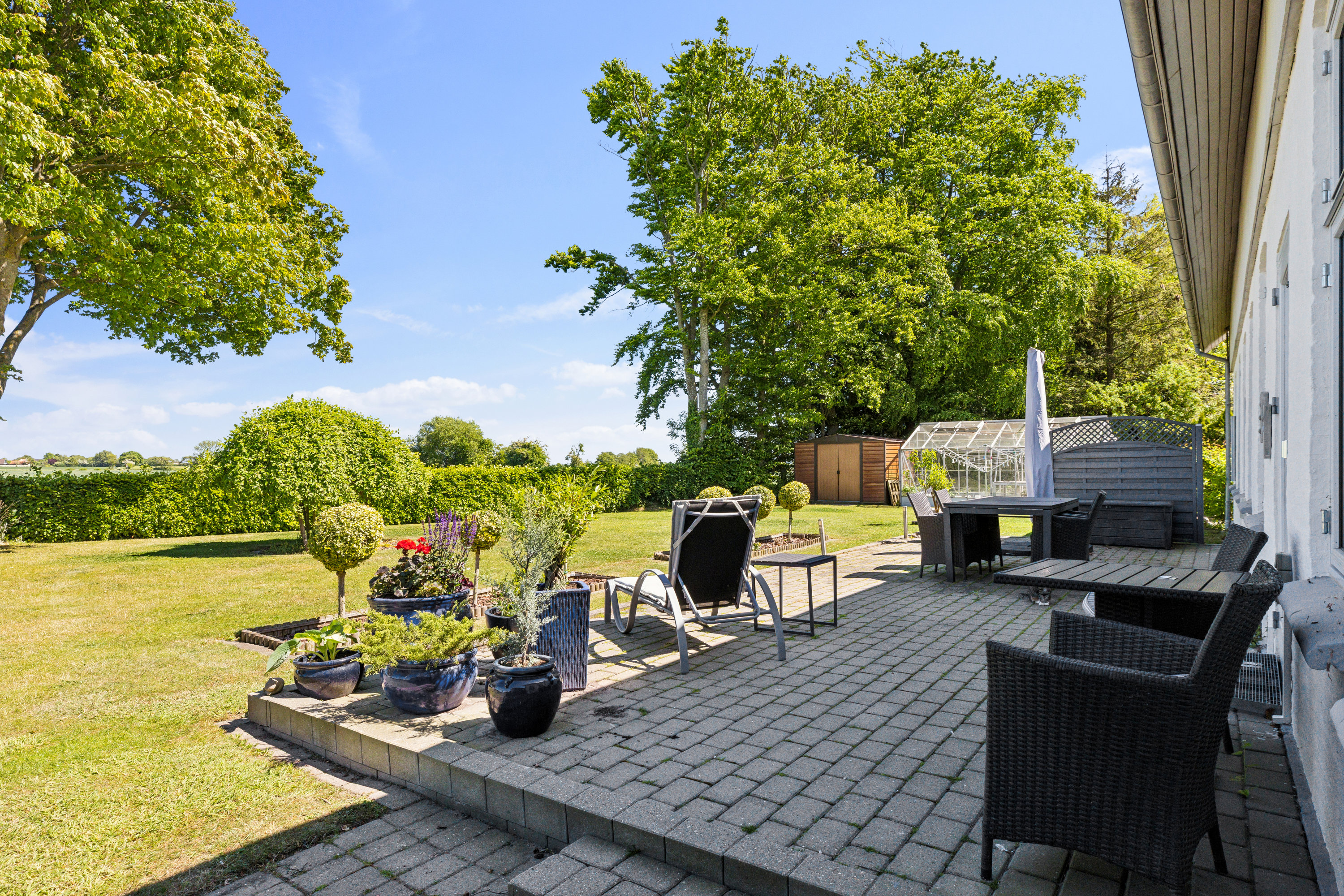 Fremhævet terrasse billede i fuldskærmstilstand. Billede af Fjelby 12, Skovby, 6470 Sydals