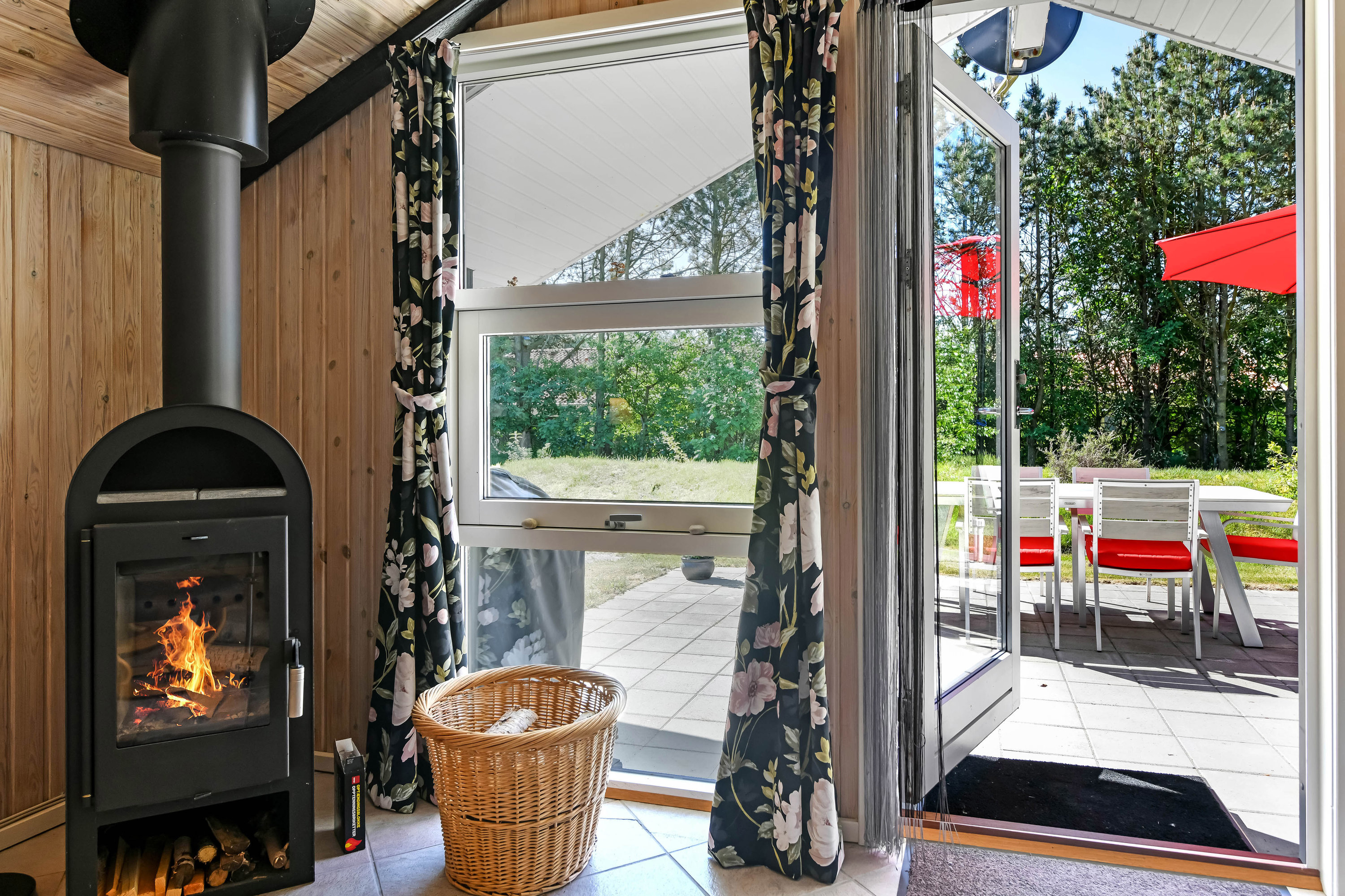 Fremhævet entré billede i fuldskærmstilstand. Billede af Blomstervangen 80, Jegum, 6840 Oksbøl