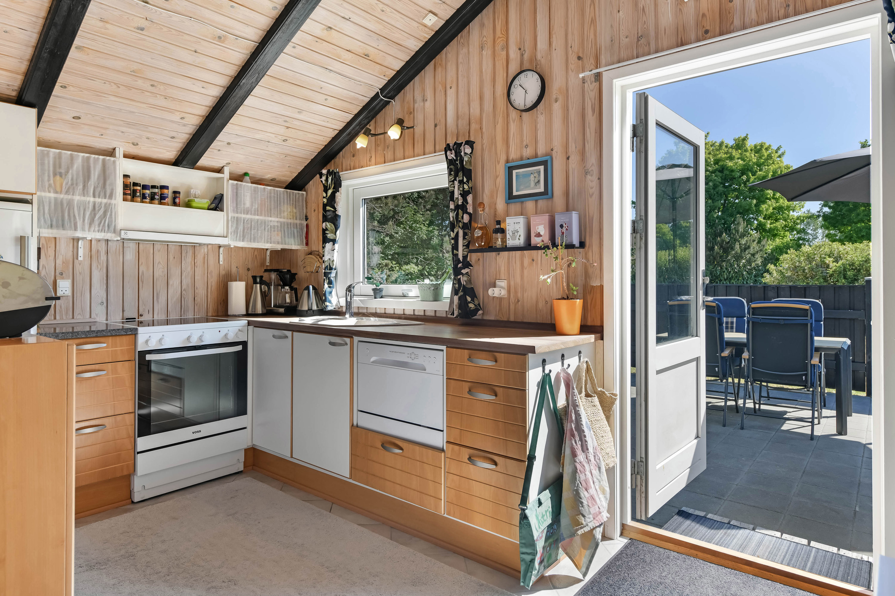 Fremhævet køkken billede i fuldskærmstilstand. Billede af Blomstervangen 80, Jegum, 6840 Oksbøl