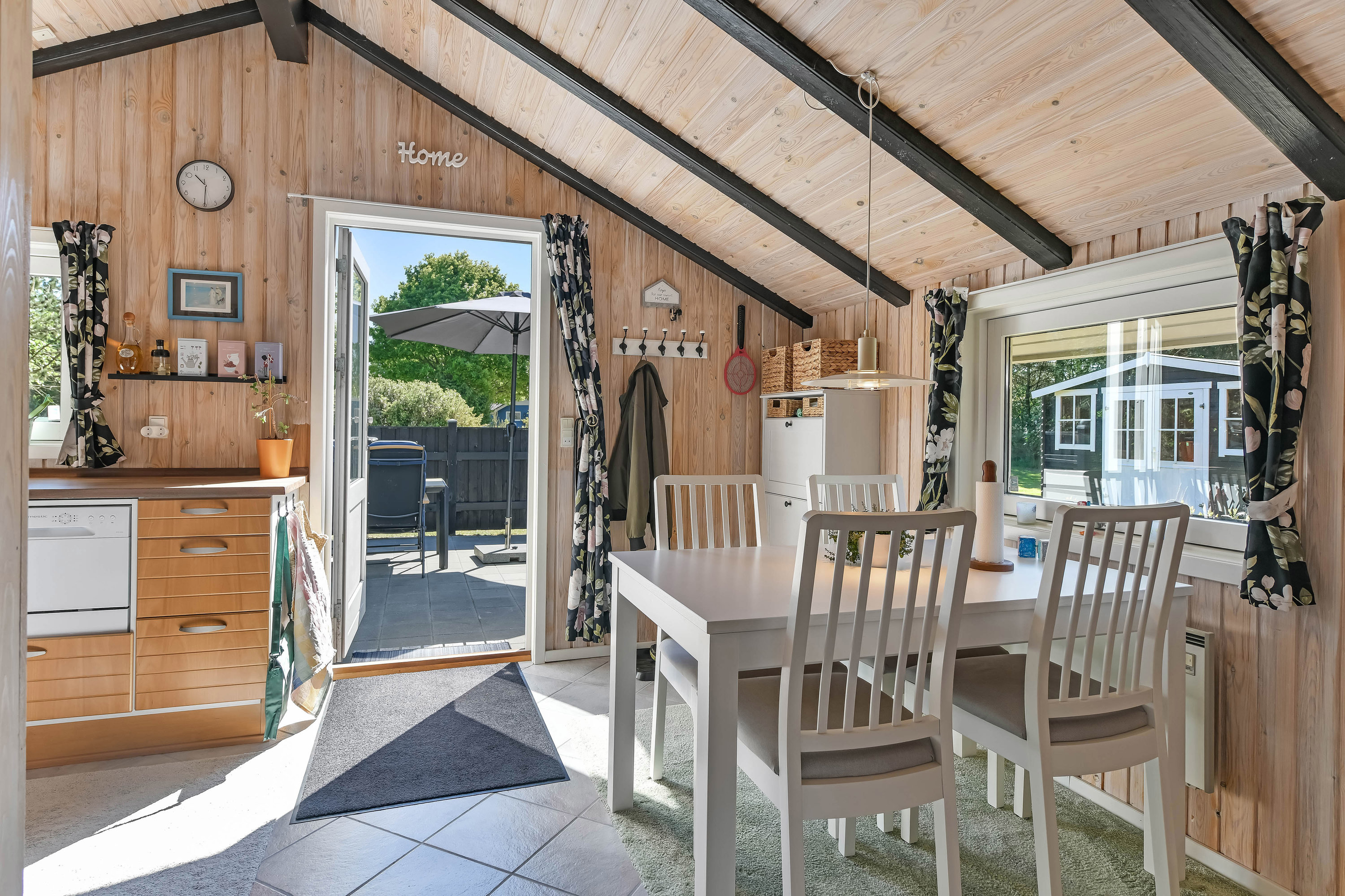 Fremhævet stue billede i fuldskærmstilstand. Billede af Blomstervangen 80, Jegum, 6840 Oksbøl