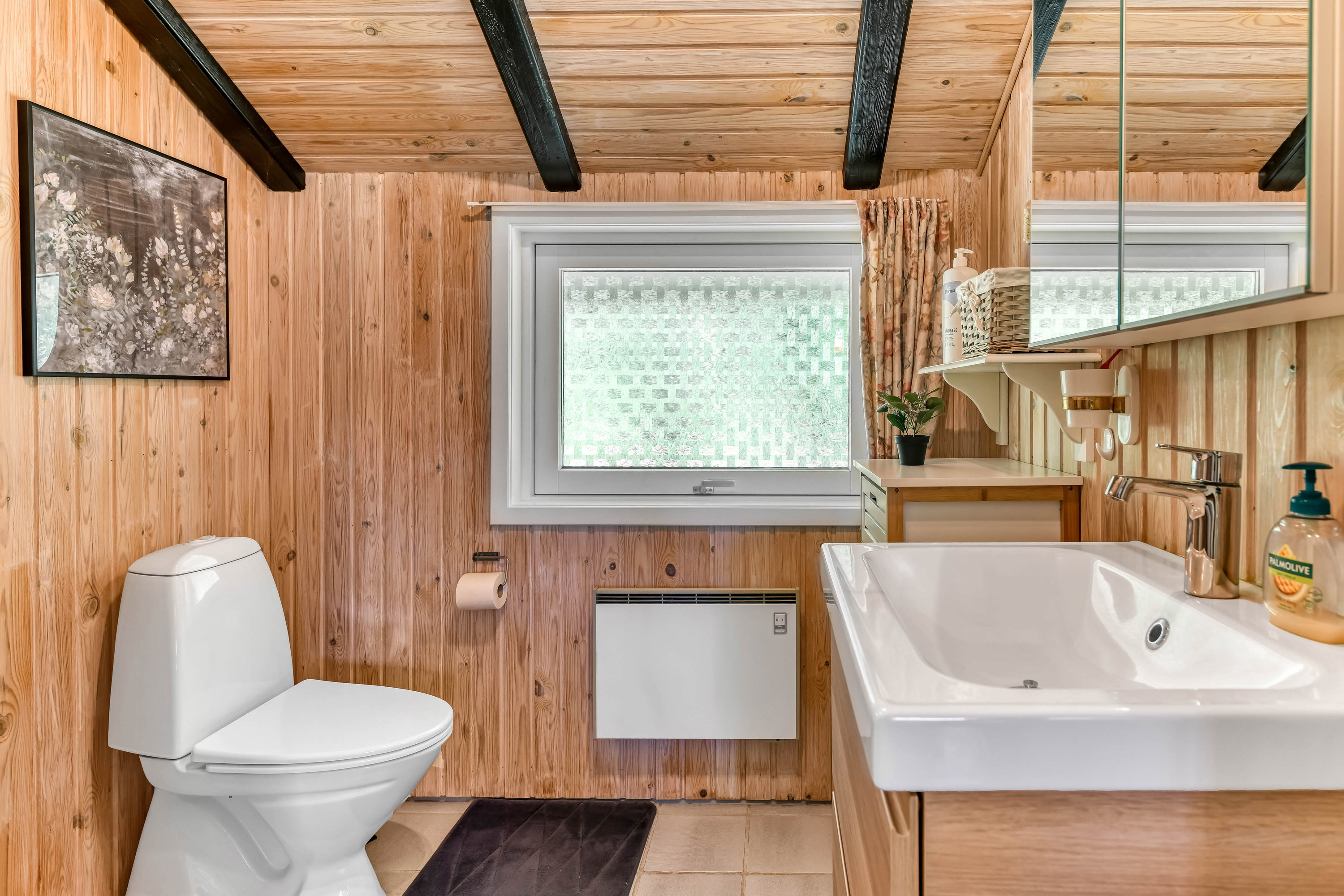 Fremhævet toilet billede i fuldskærmstilstand. Billede af Blomstervangen 80, Jegum, 6840 Oksbøl