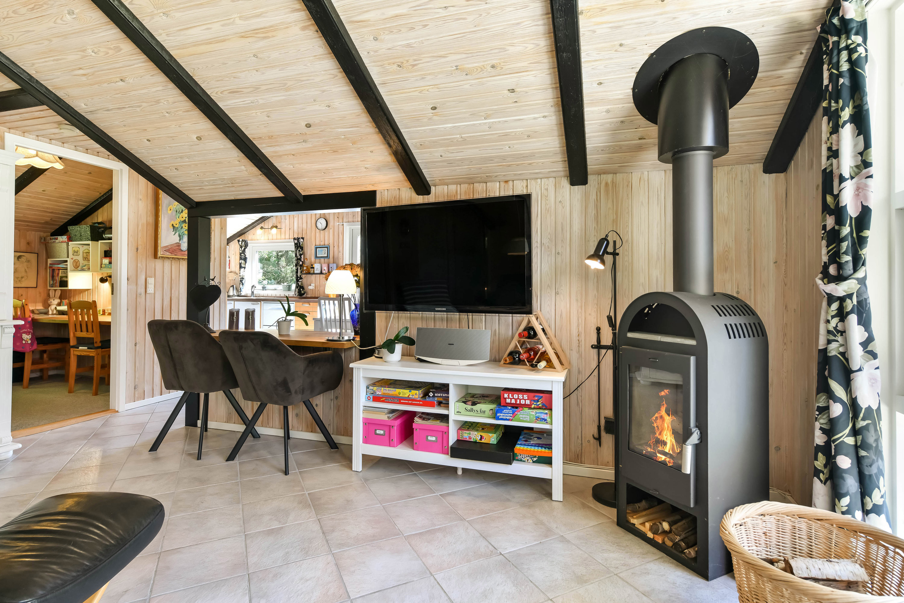 Fremhævet stue billede i fuldskærmstilstand. Billede af Blomstervangen 80, Jegum, 6840 Oksbøl