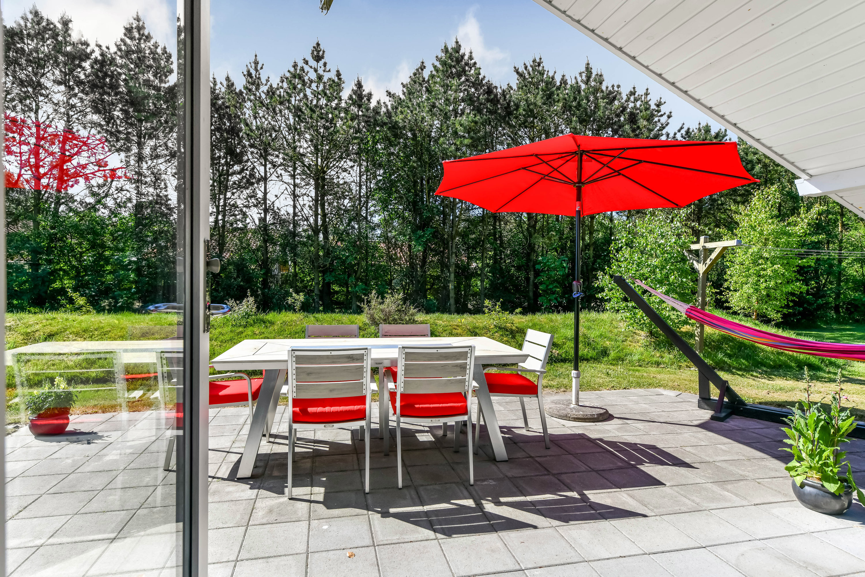 Fremhævet terrasse billede i fuldskærmstilstand. Billede af Blomstervangen 80, Jegum, 6840 Oksbøl