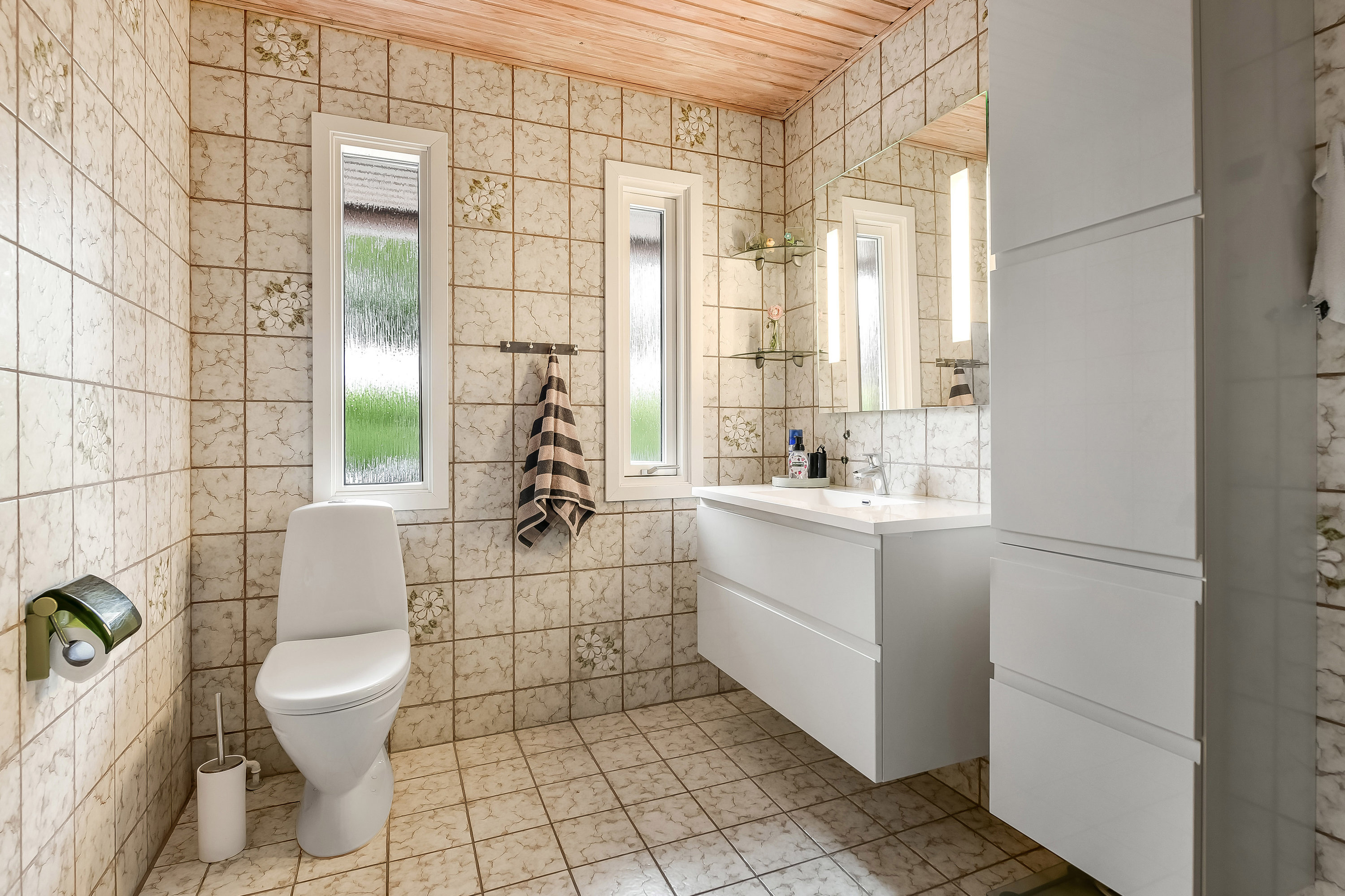 Fremhævet toilet billede i fuldskærmstilstand. Billede af Gudenåvænget 14, 6710 Esbjerg V