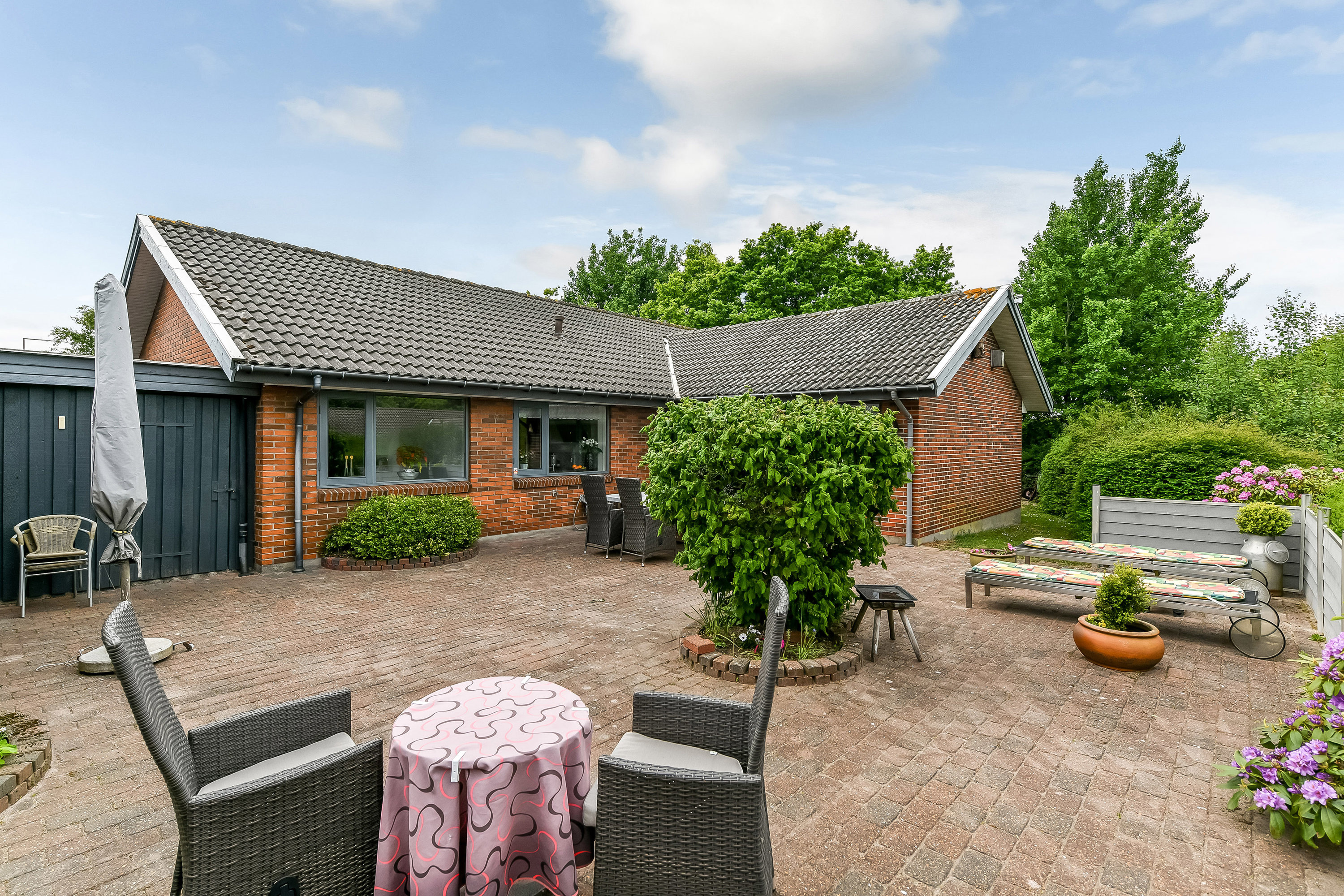 Fremhævet terrasse billede i fuldskærmstilstand. Billede af Gudenåvænget 14, 6710 Esbjerg V