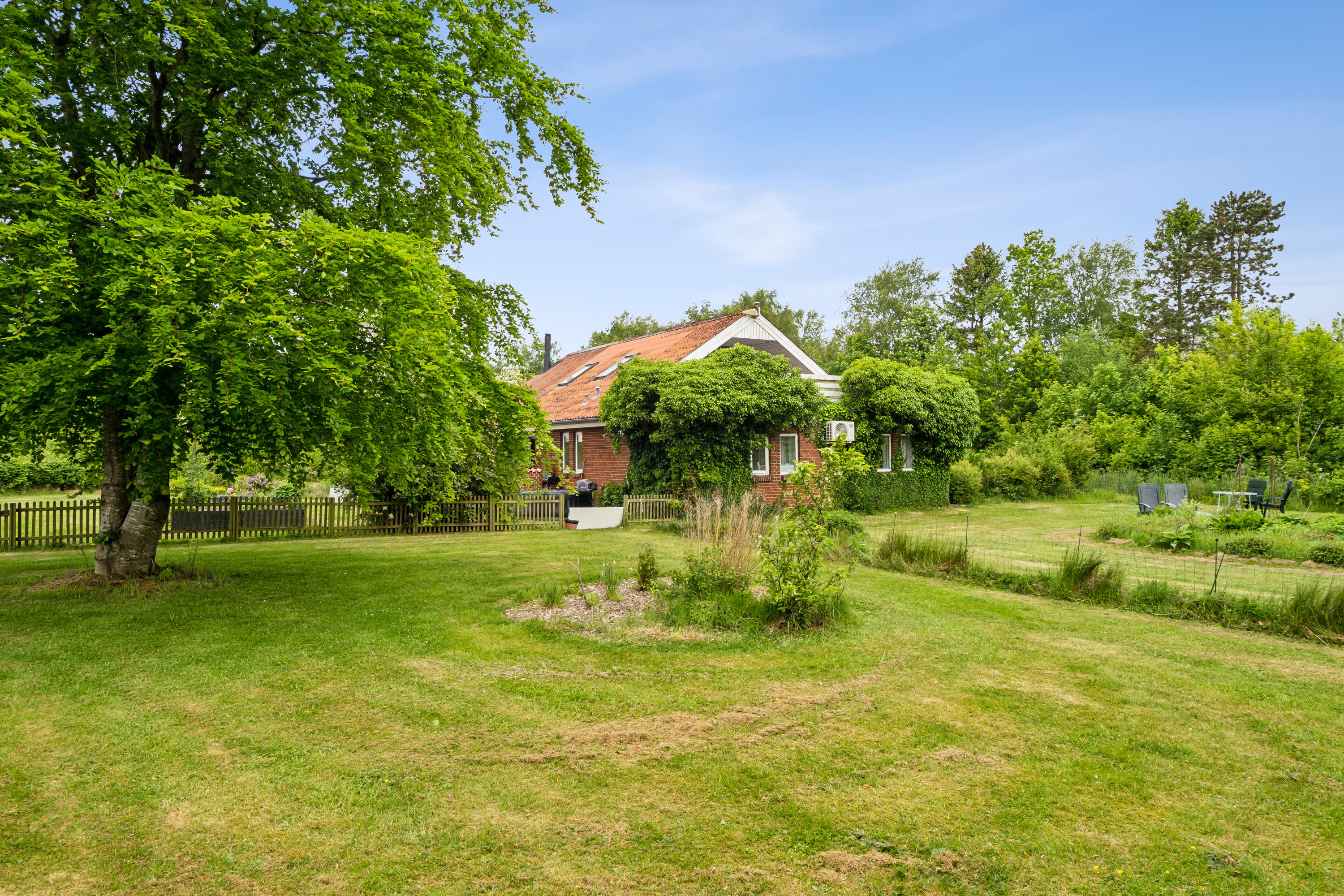 Fremhævet have billede i fuldskærmstilstand. Billede af Astrup Vig 92, Astrup Vig, 7870 Roslev