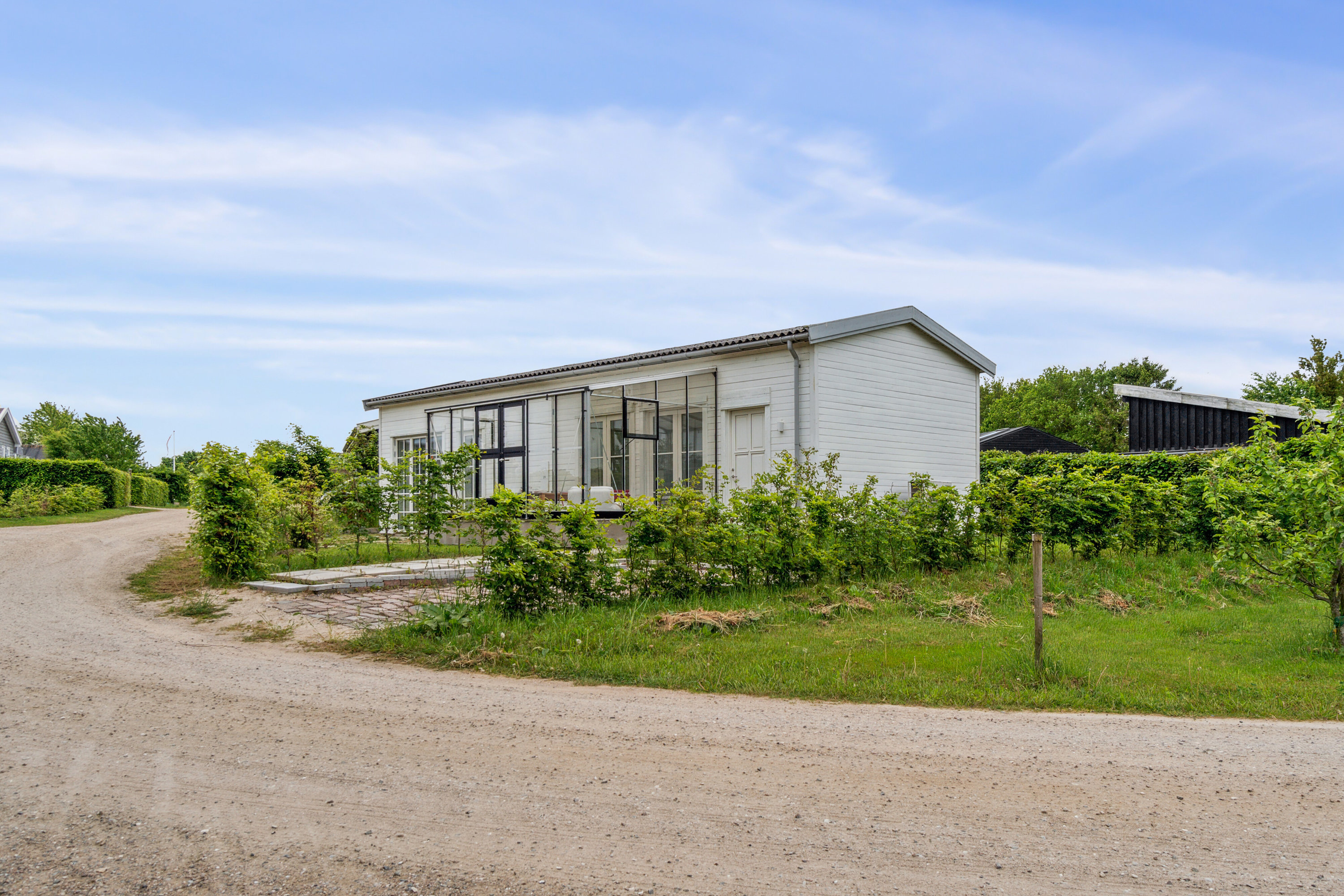 Fremhævet set fra vejen billede i fuldskærmstilstand. Billede af Tirsdagsengen 19, 3400 Hillerød