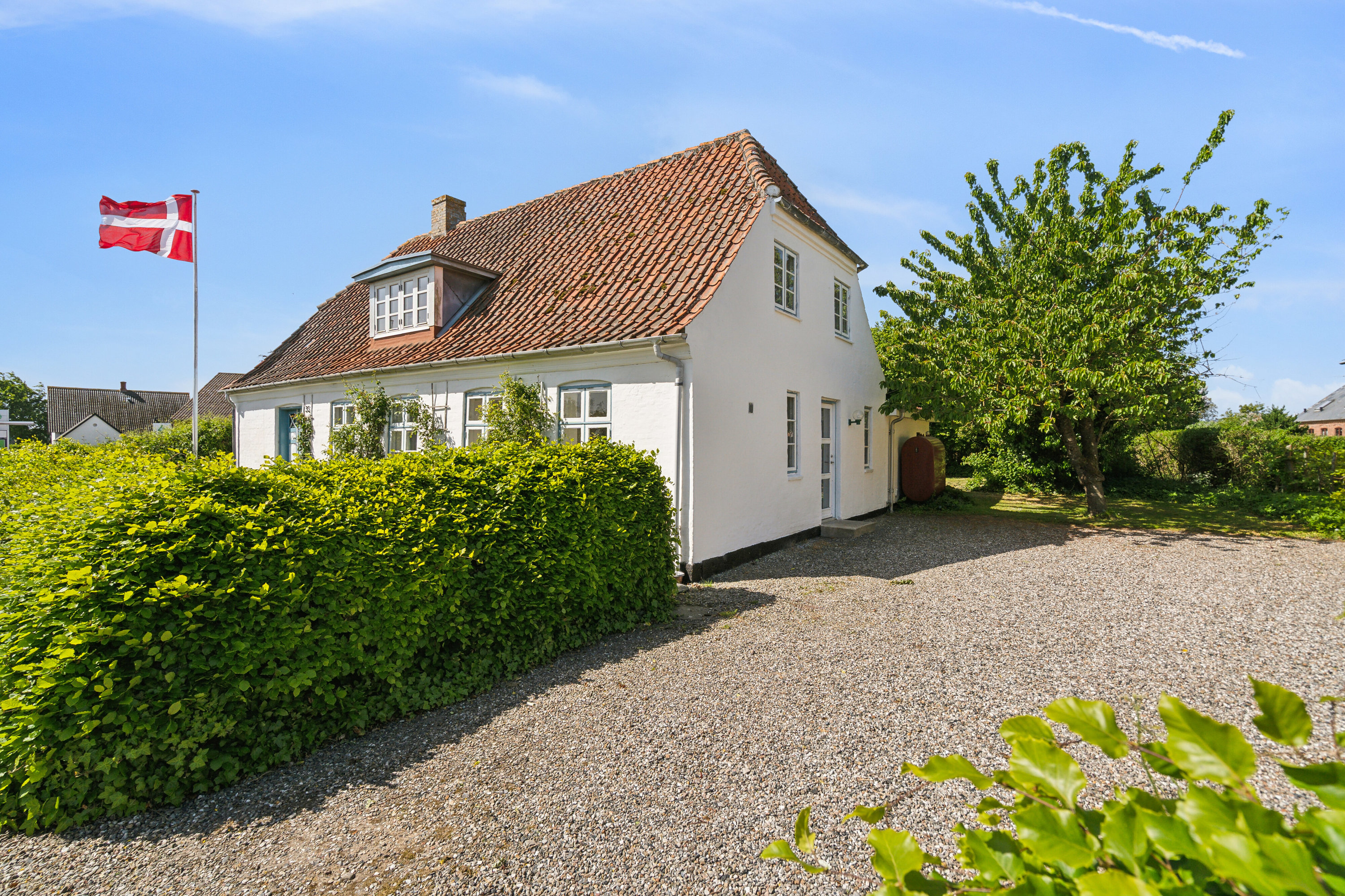 Miniaturebillede 1: set fra vejen. Billede af Bundgårdsballe 35, Nørreby, 5400 Bogense