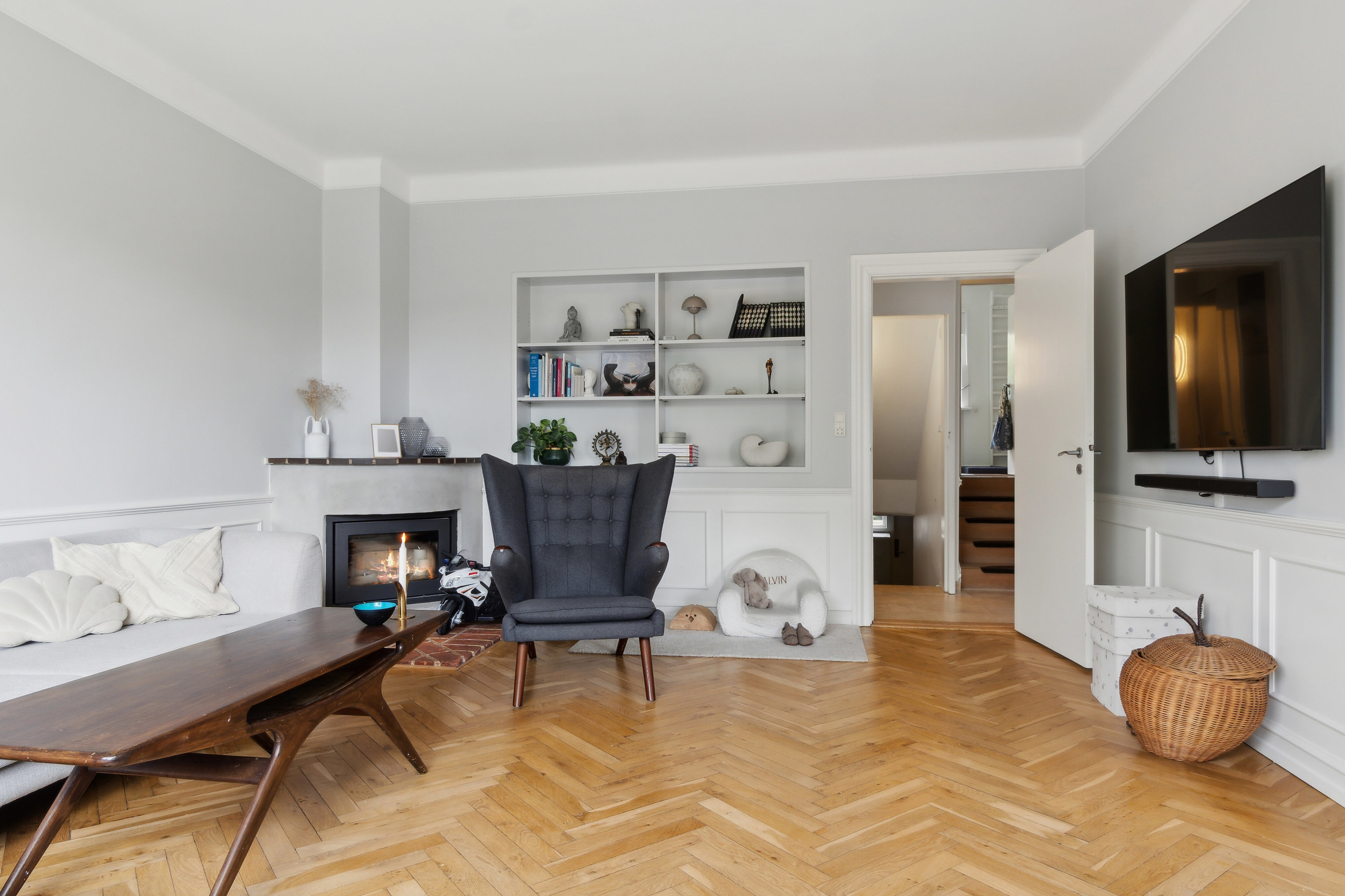 Fremhævet stue billede i fuldskærmstilstand. Billede af Gartnersvinget 43, 2800 Kongens Lyngby