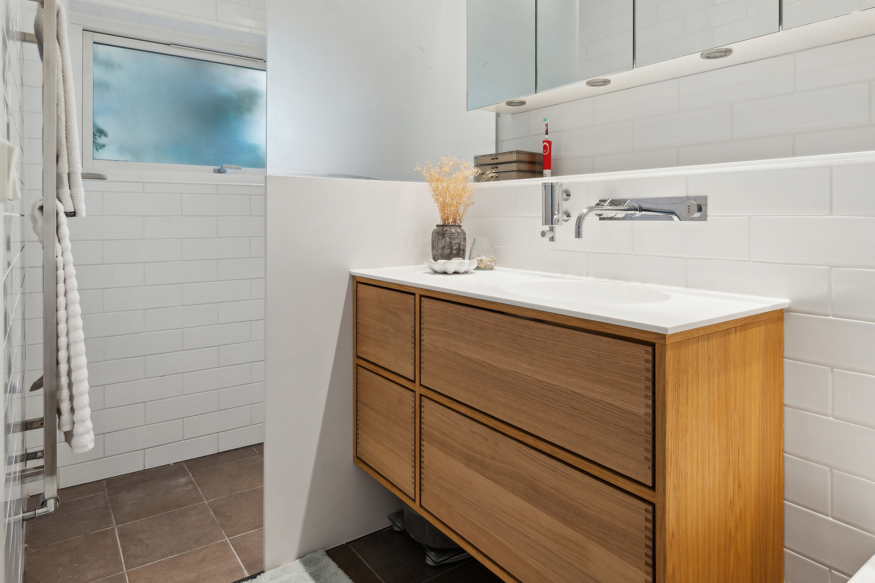 Fremhævet bad billede i fuldskærmstilstand. Billede af Gartnersvinget 43, 2800 Kongens Lyngby