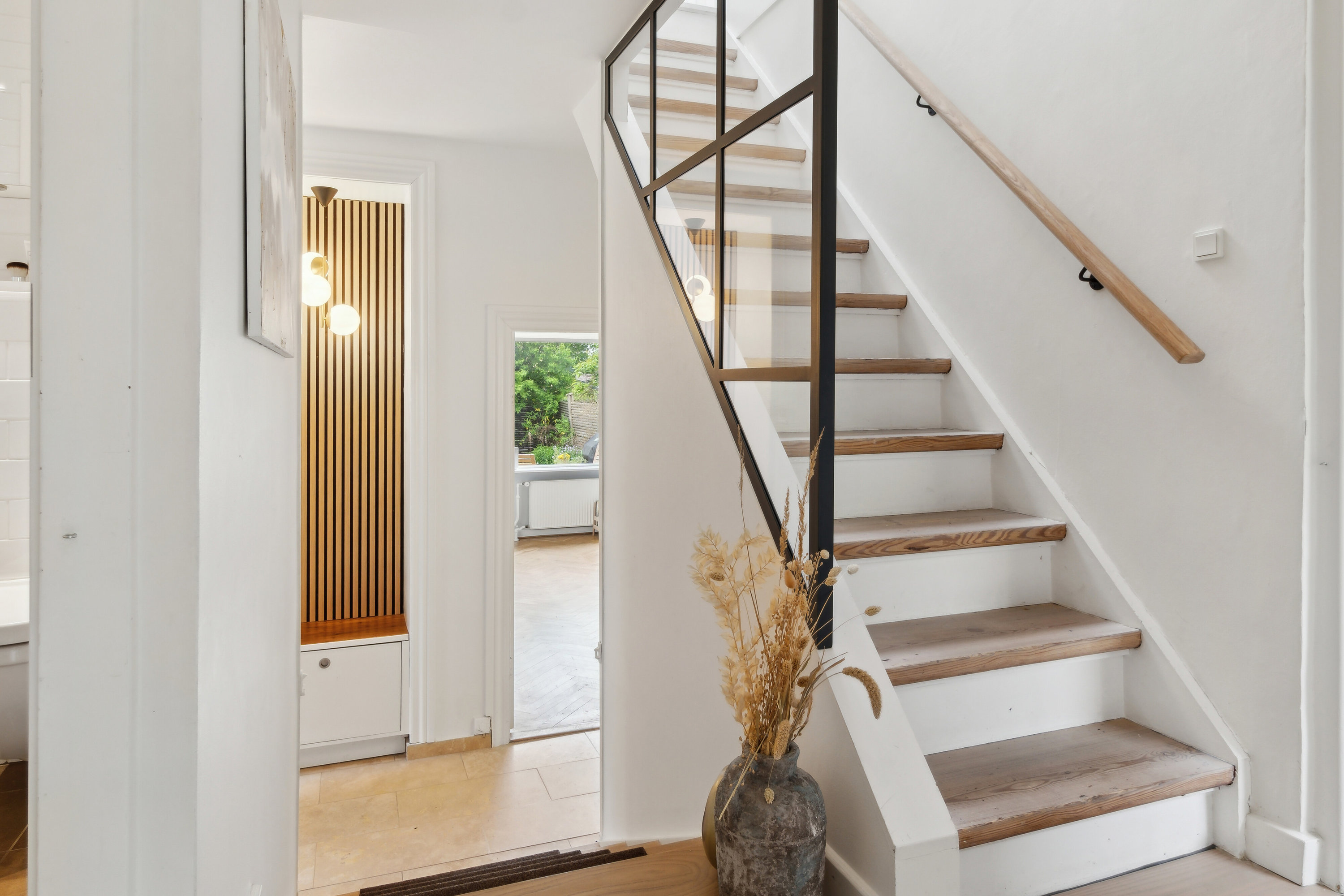 Fremhævet gang billede i fuldskærmstilstand. Billede af Gartnersvinget 43, 2800 Kongens Lyngby