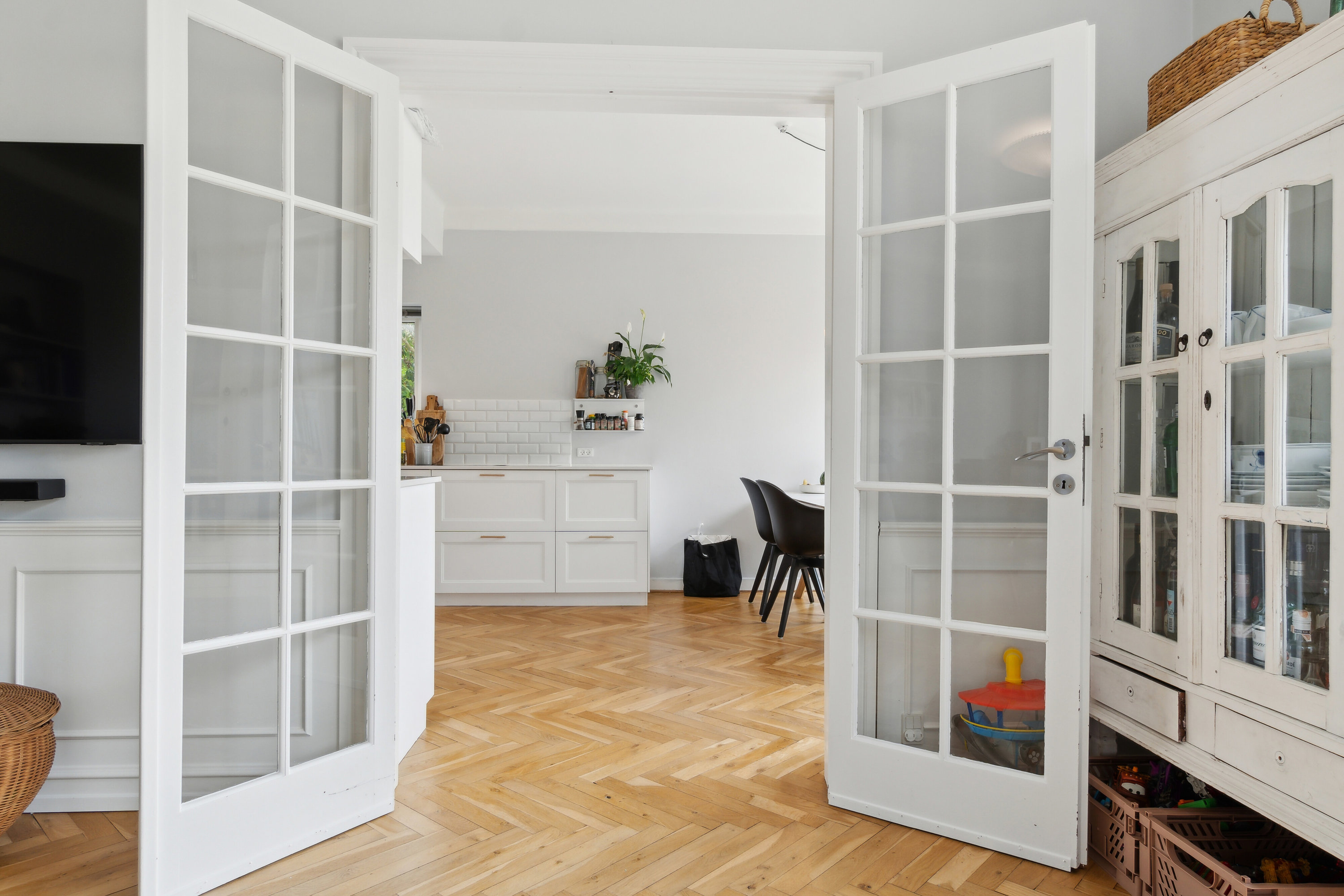 Fremhævet stue billede i fuldskærmstilstand. Billede af Gartnersvinget 43, 2800 Kongens Lyngby