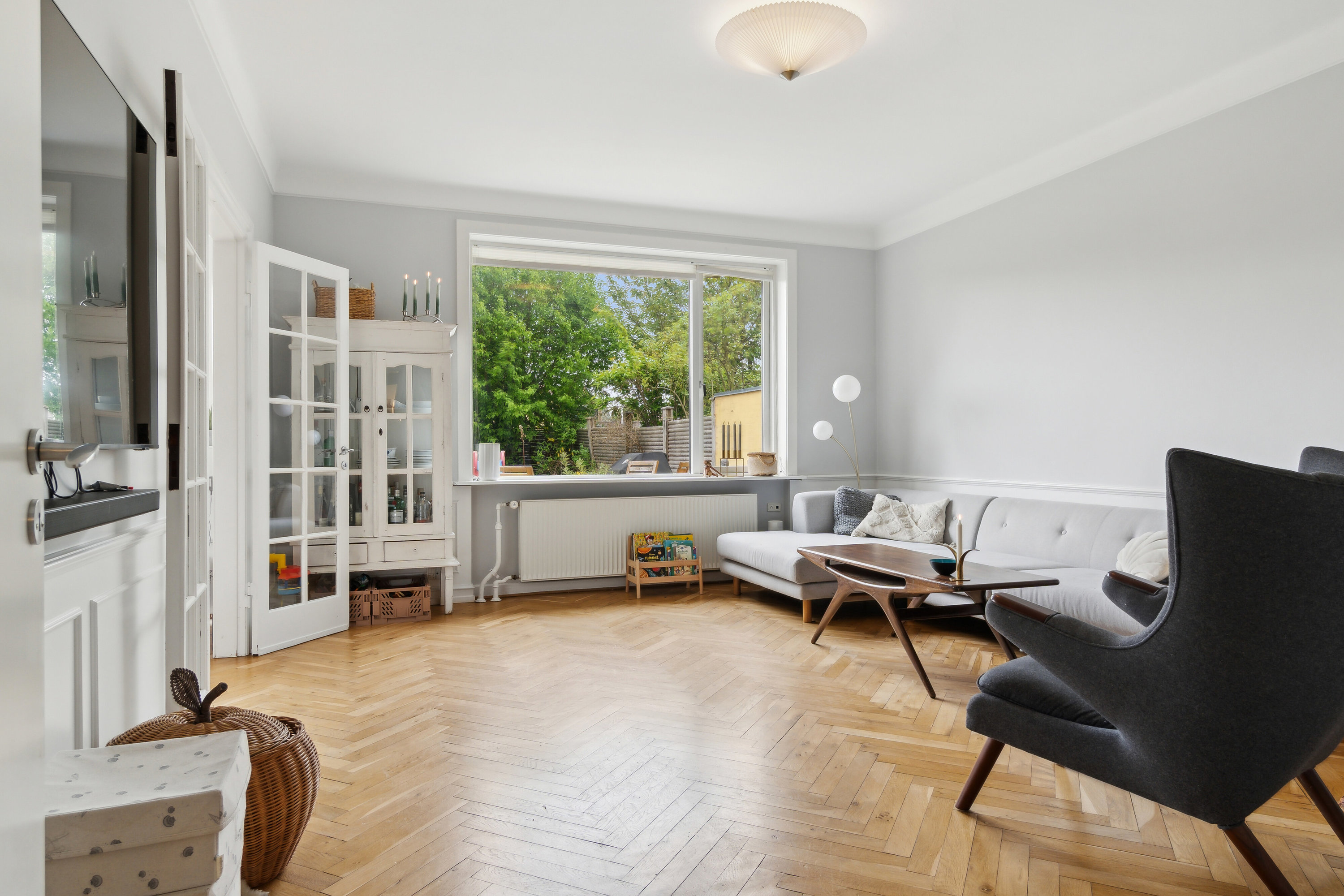 Fremhævet stue billede i fuldskærmstilstand. Billede af Gartnersvinget 43, 2800 Kongens Lyngby