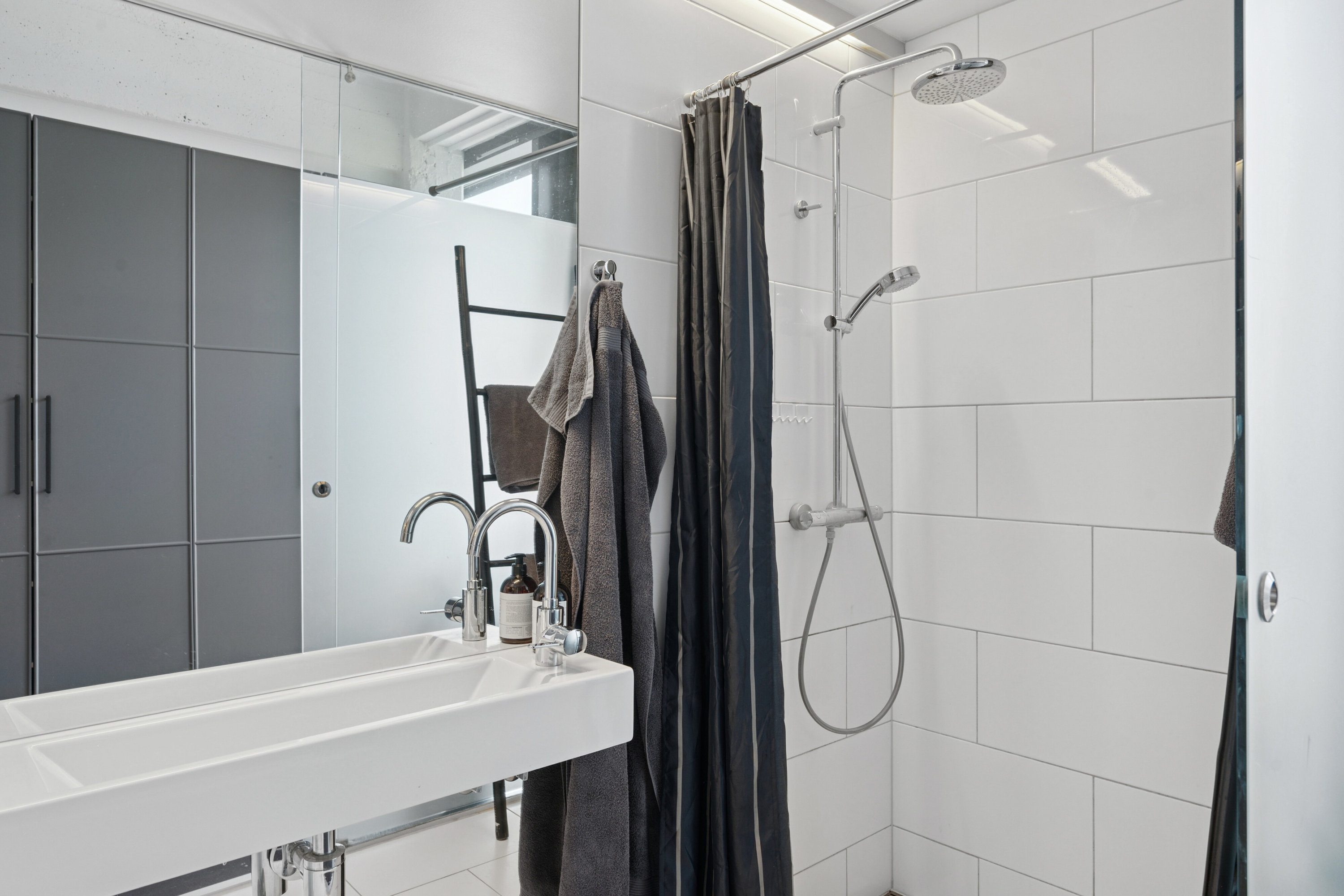 Fremhævet badeværelse billede i fuldskærmstilstand. Billede af Islands Brygge 83A, 3. th., 2300 København S