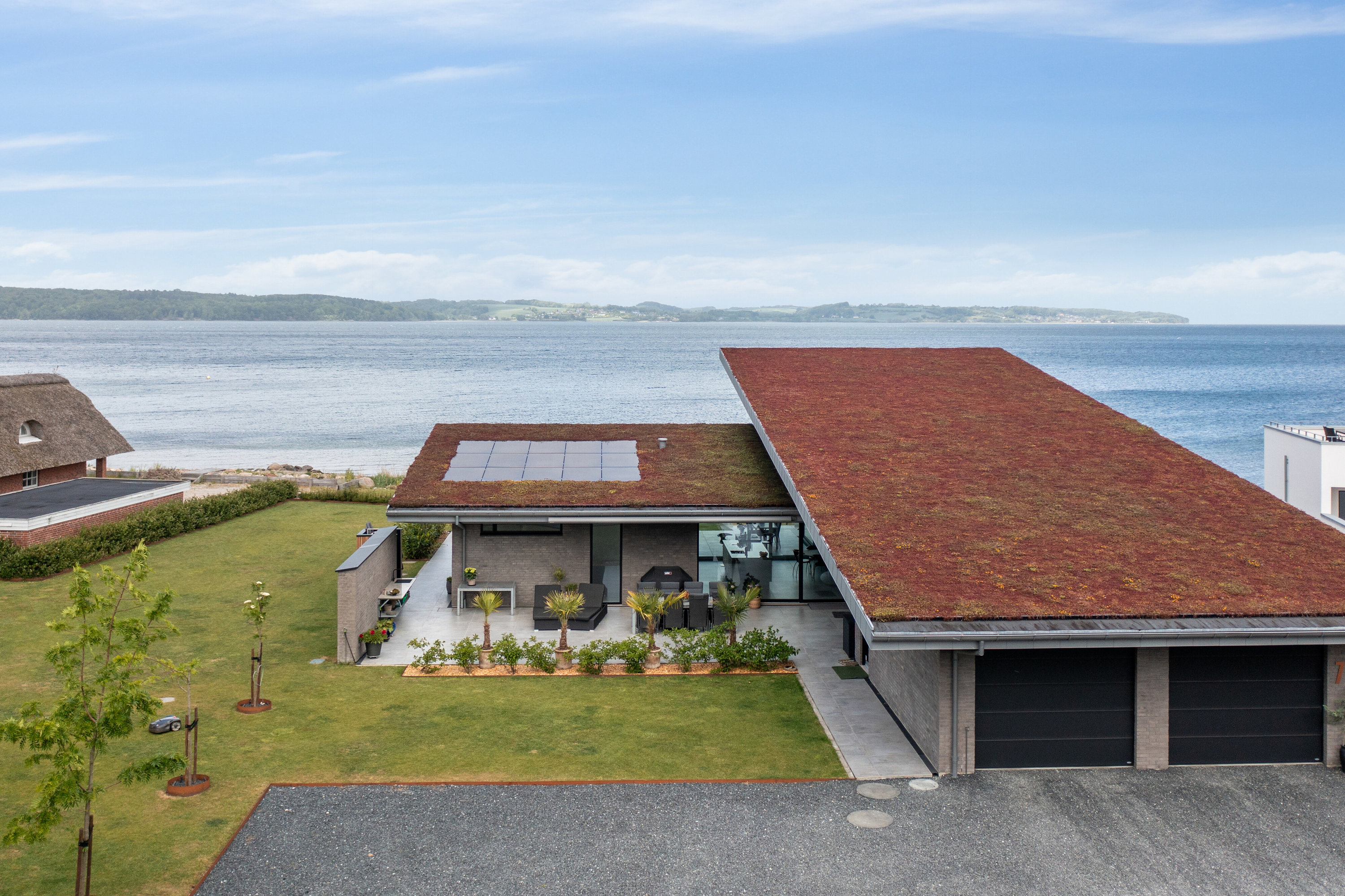 Fremhævet set fra vejen billede i fuldskærmstilstand. Billede af Varnæsvej 71, 6200 Aabenraa