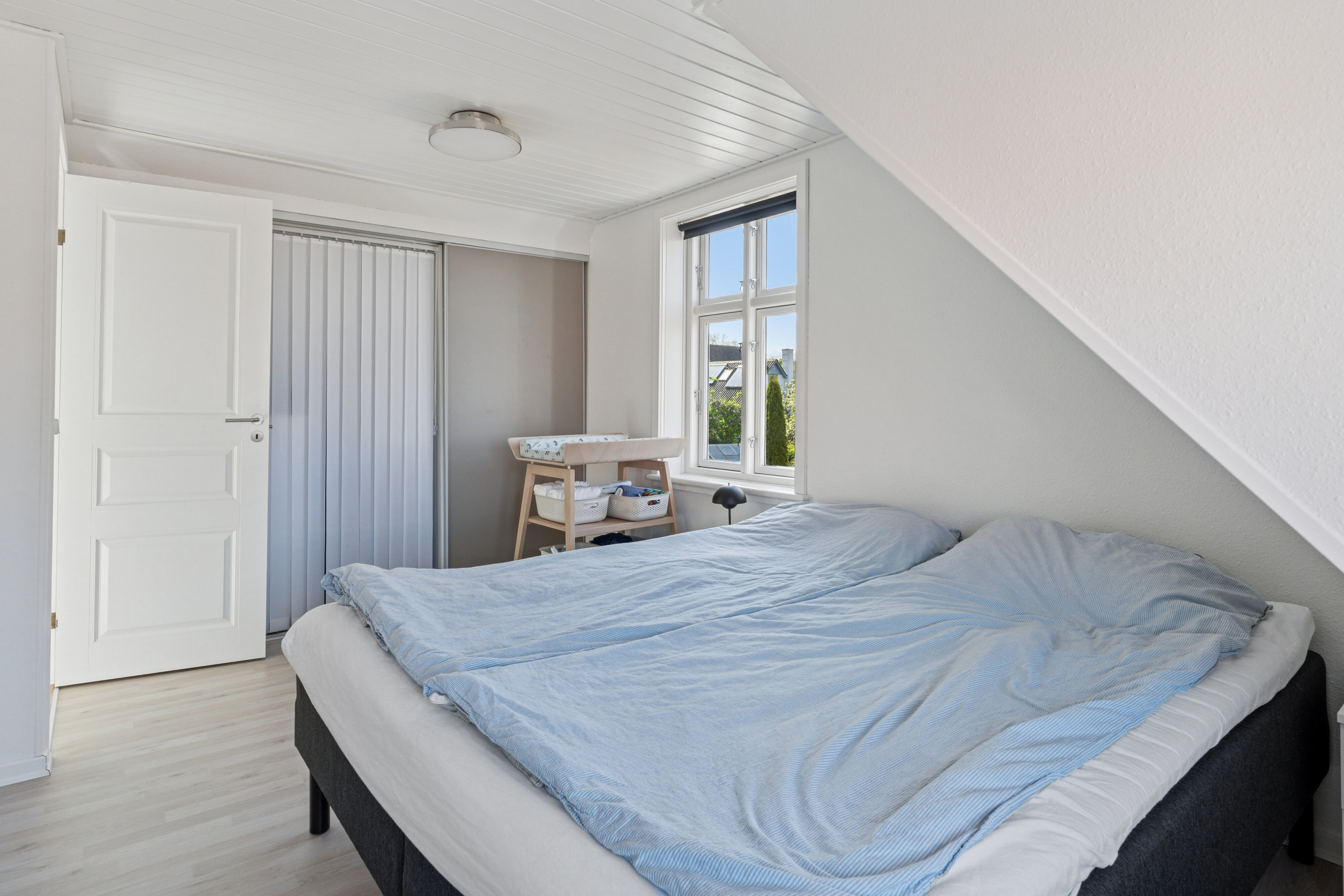 Fremhævet soveværelse billede i fuldskærmstilstand. Billede af Rosengade 11, 3770 Allinge