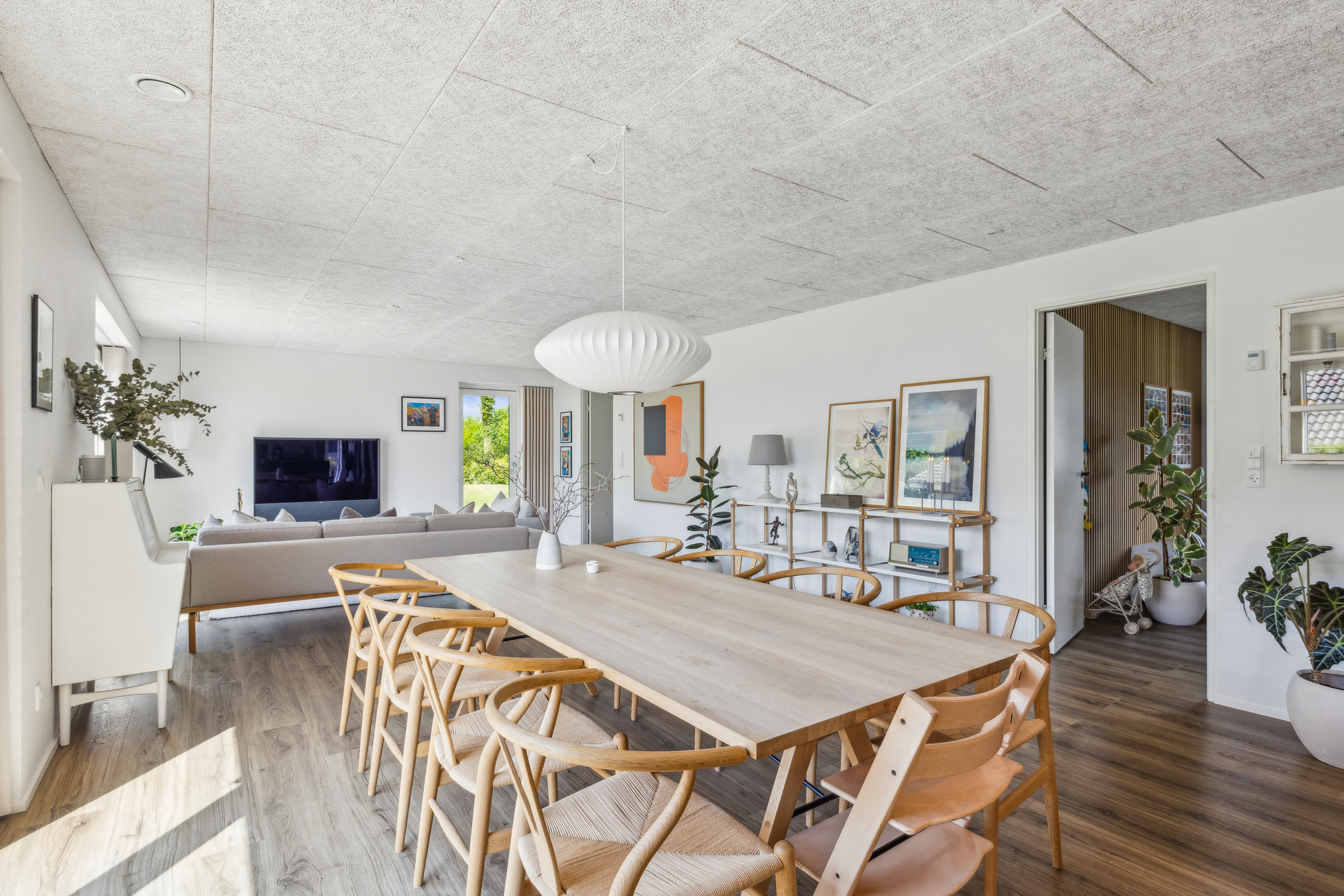 Fremhævet stue billede i fuldskærmstilstand. Billede af Kastanievej 10, 8550 Ryomgård