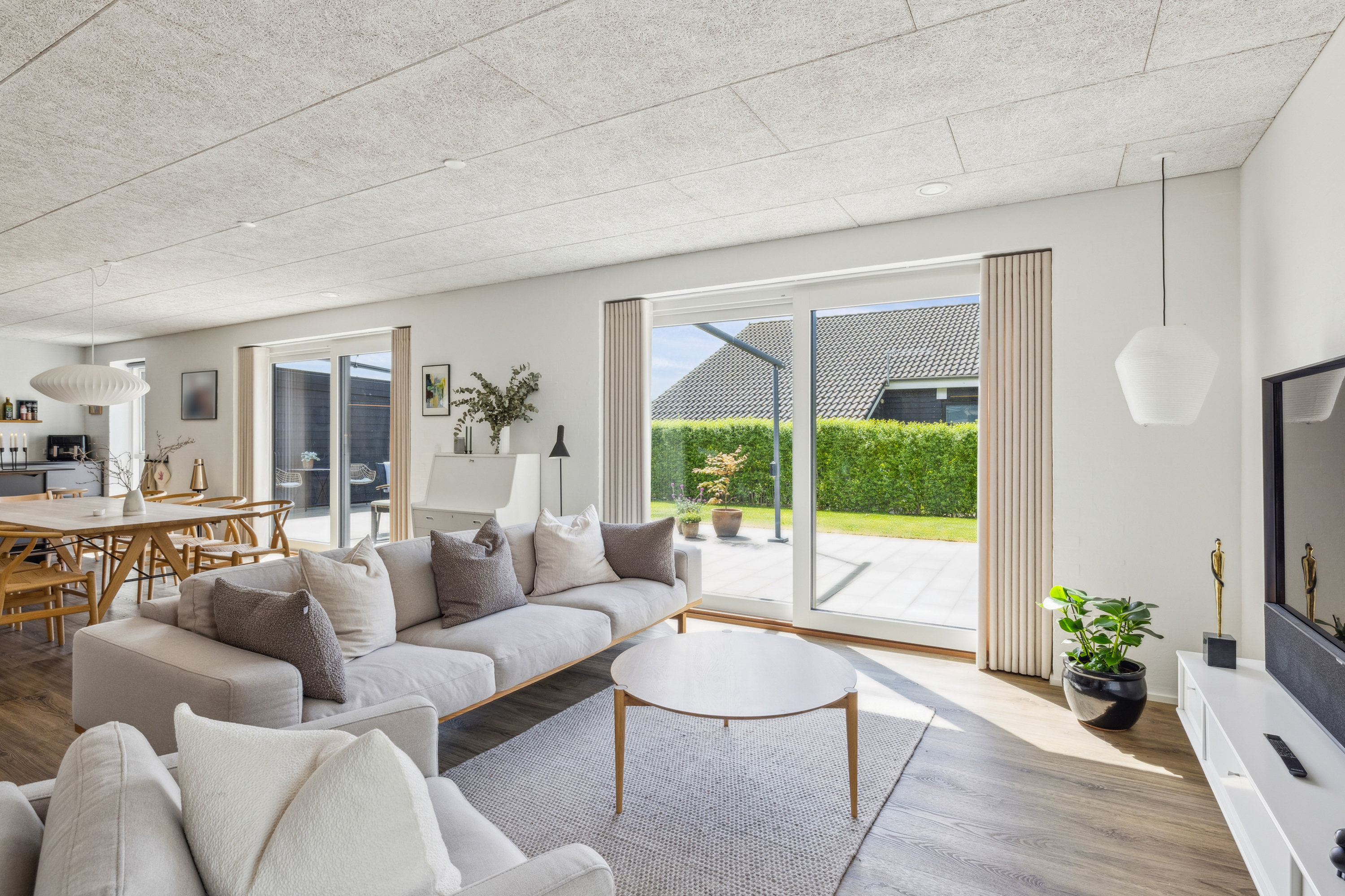 Fremhævet stue billede i fuldskærmstilstand. Billede af Kastanievej 10, 8550 Ryomgård