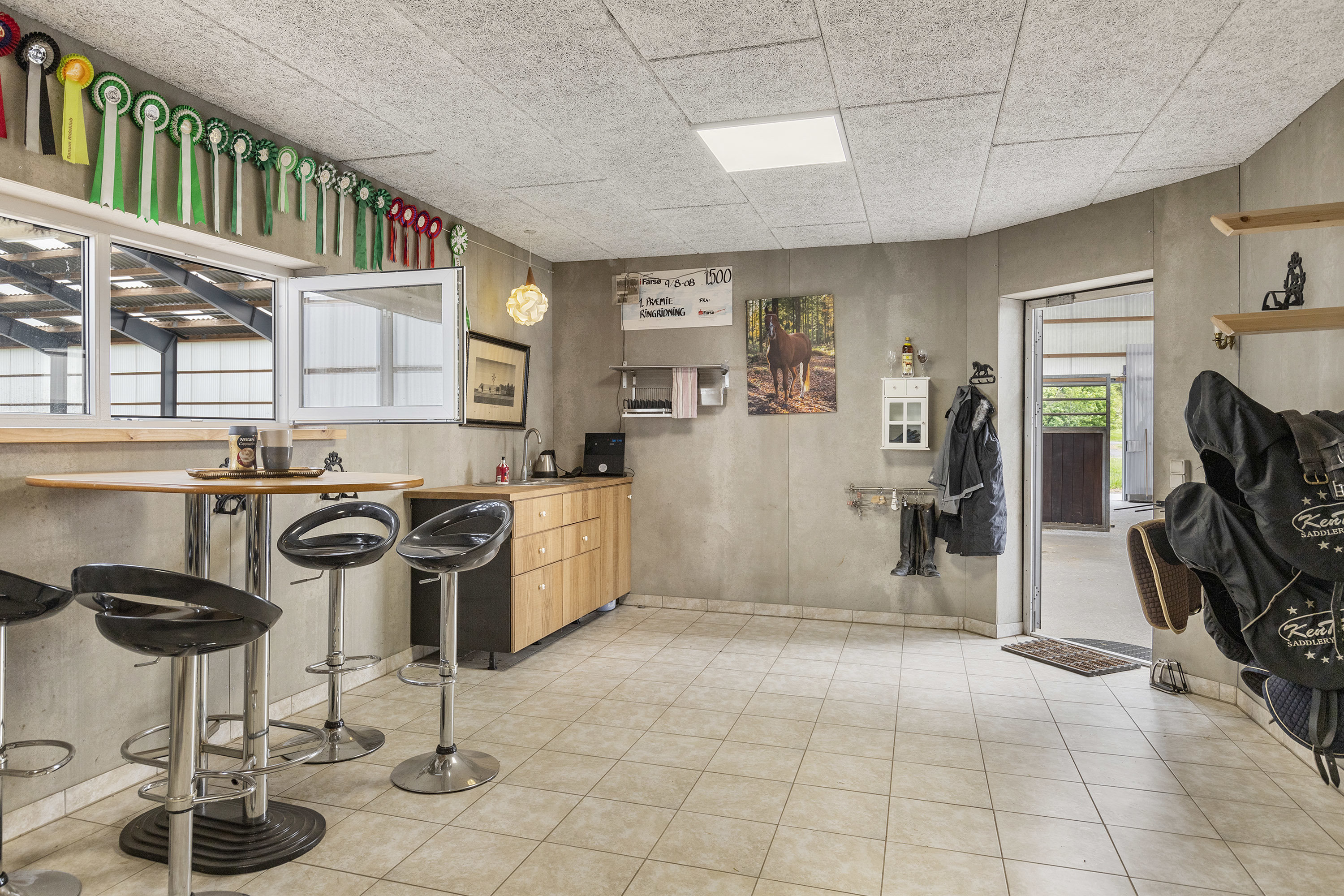 Fremhævet rytterstue/sadelrum billede i fuldskærmstilstand. Billede af Gunderstedvej 3, 9600 Aars