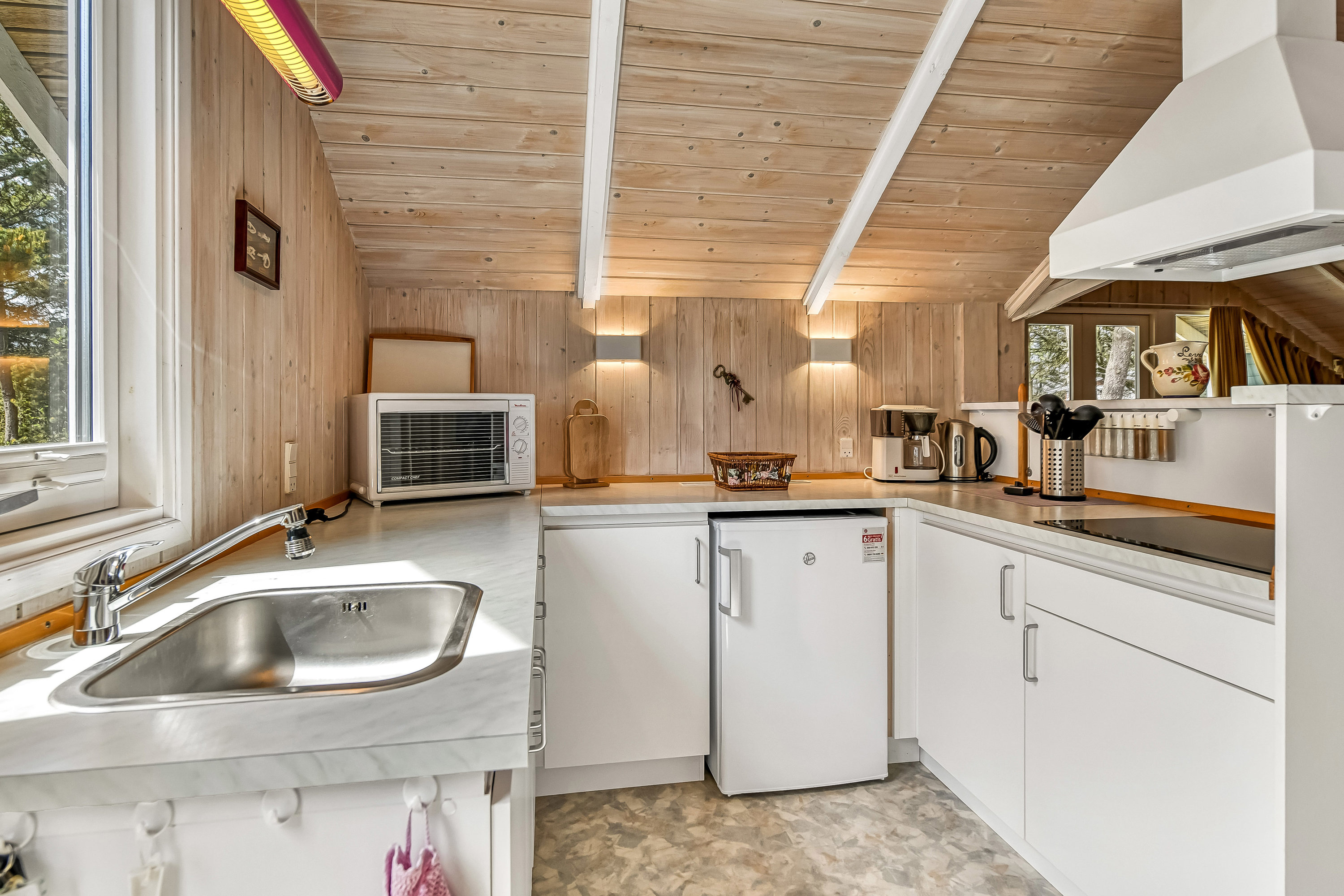 Fremhævet køkken billede i fuldskærmstilstand. Billede af Grærup Havvej 32, Grærup, 6840 Oksbøl