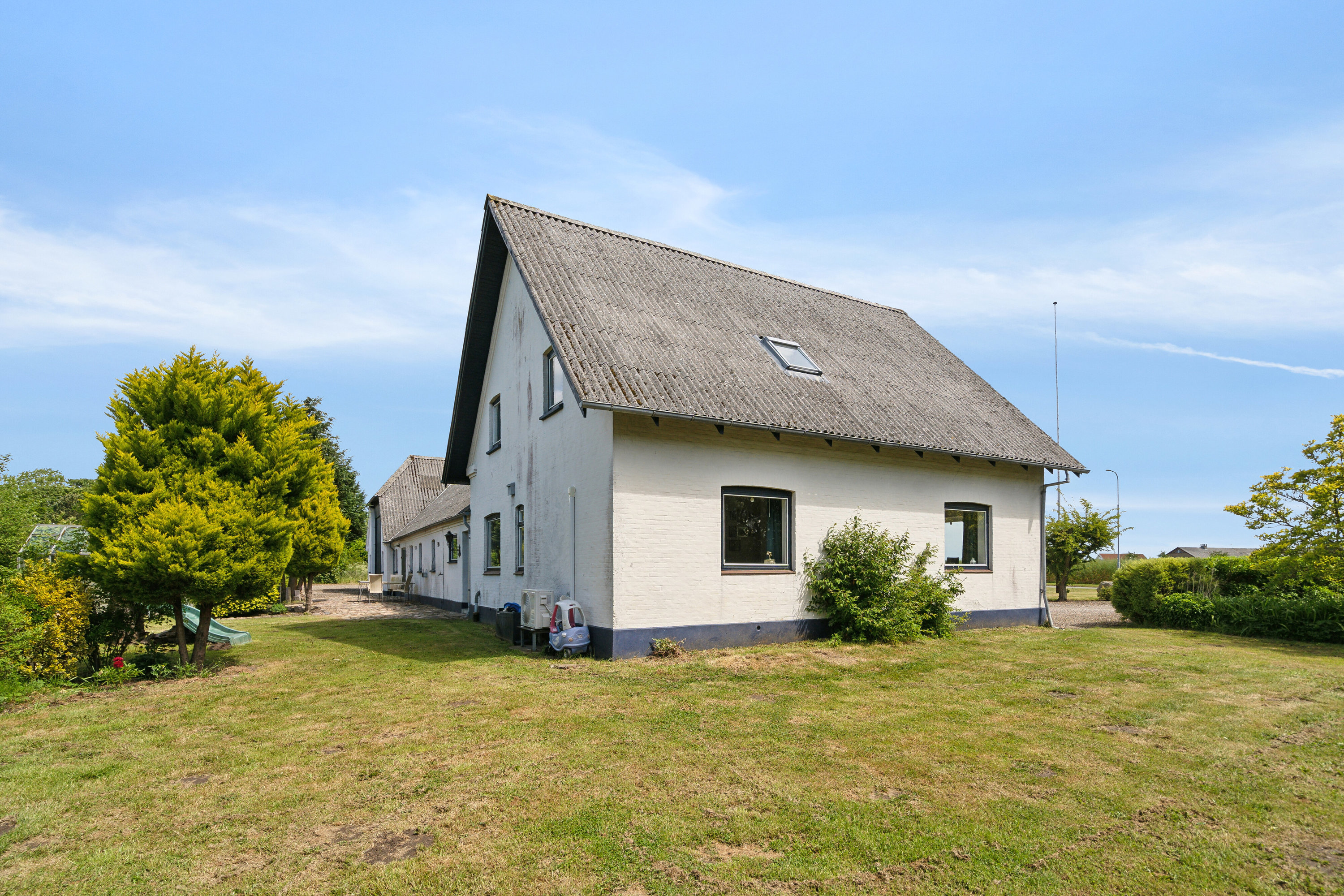 Fremhævet set fra haven billede i fuldskærmstilstand. Billede af Ringevej 50, Nr Nærå, 5450 Otterup