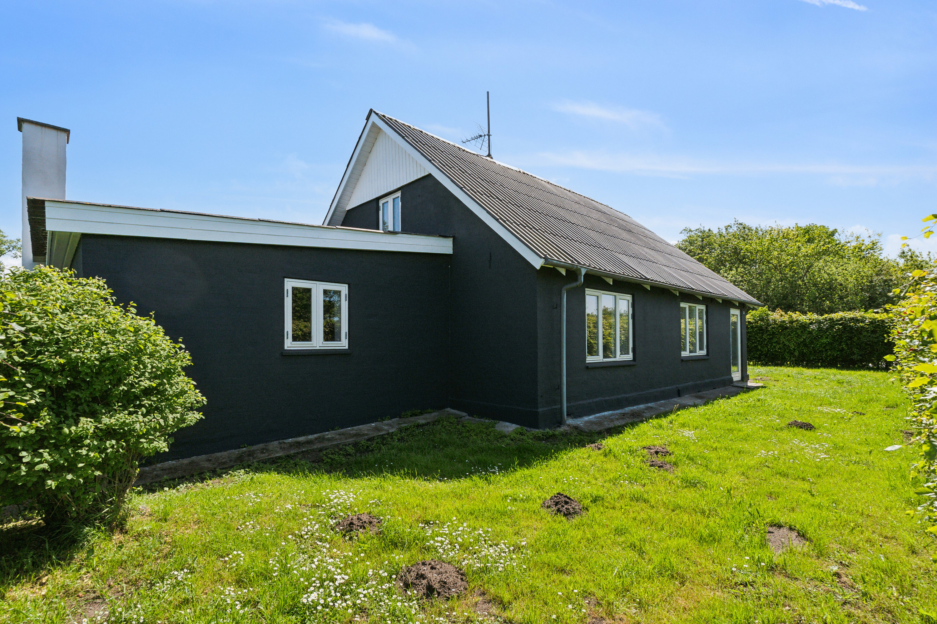 Fremhævet set fra haven billede i fuldskærmstilstand. Billede af Skagen Landevej 332, Bjergby, 9800 Hjørring