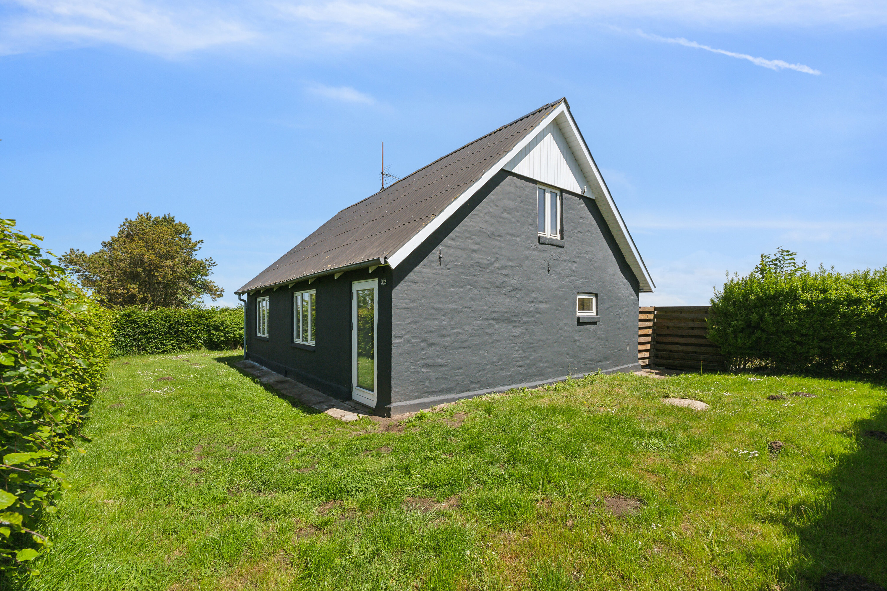 Fremhævet set fra haven billede i fuldskærmstilstand. Billede af Skagen Landevej 332, Bjergby, 9800 Hjørring