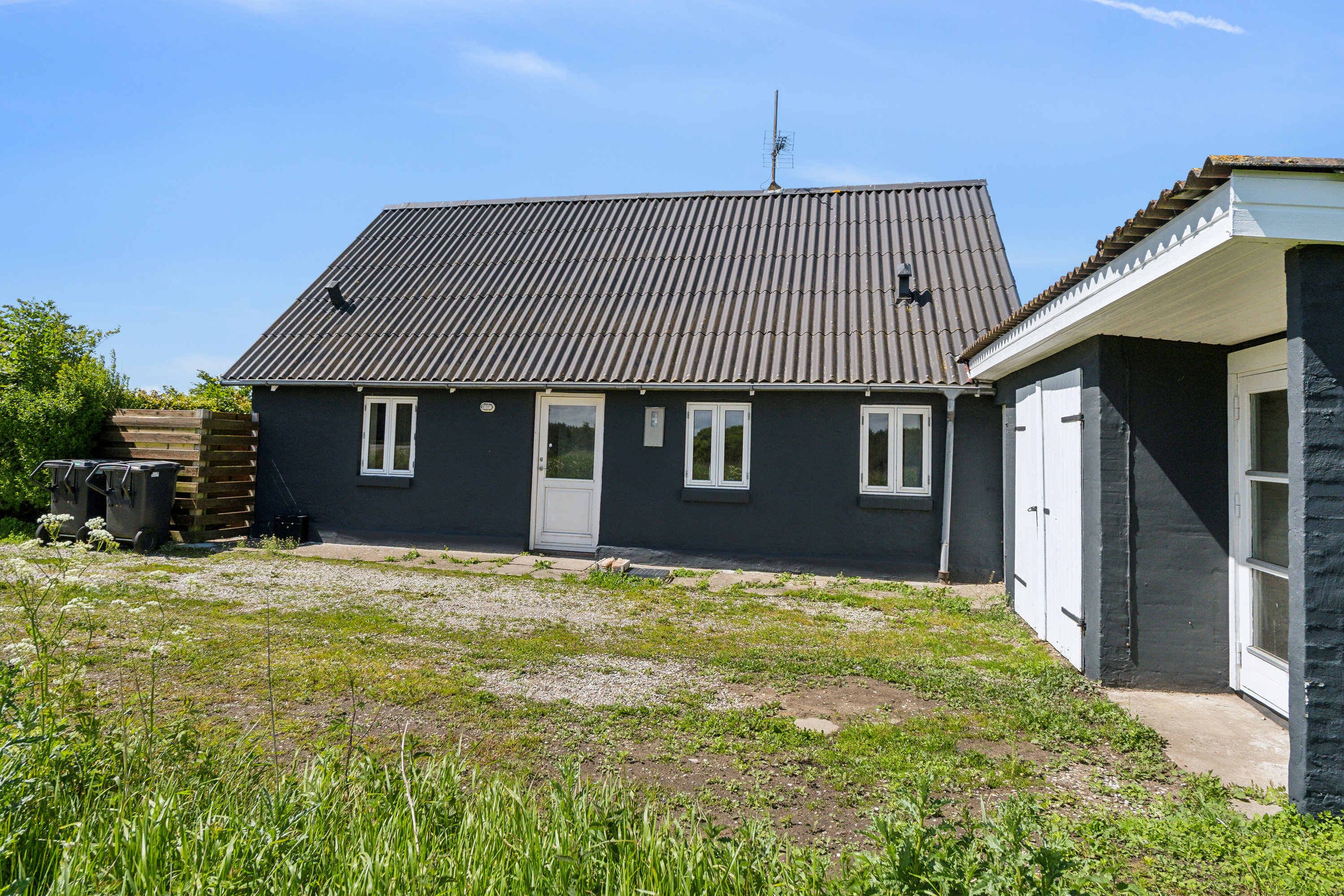 Fremhævet set fra haven billede i fuldskærmstilstand. Billede af Skagen Landevej 332, Bjergby, 9800 Hjørring