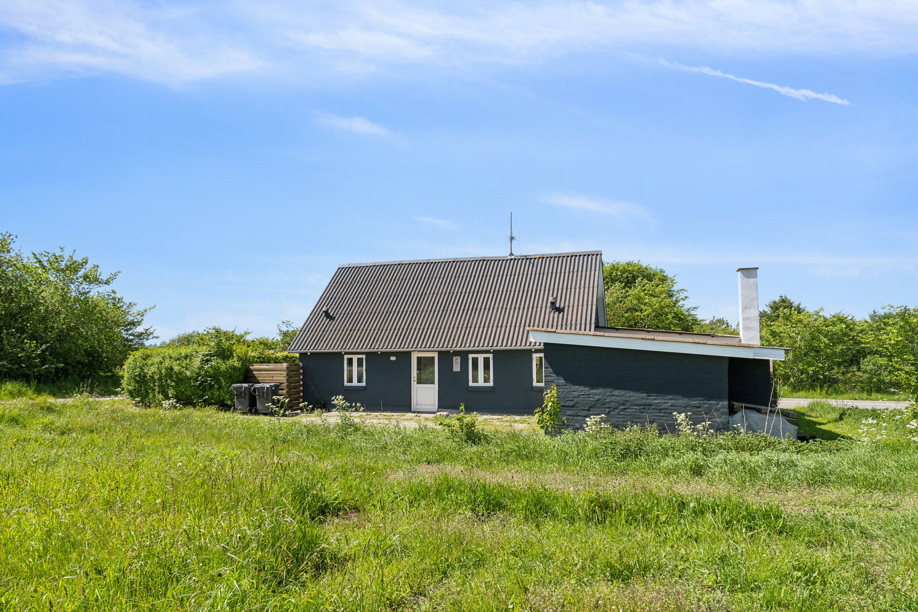 Fremhævet set fra haven billede i fuldskærmstilstand. Billede af Skagen Landevej 332, Bjergby, 9800 Hjørring