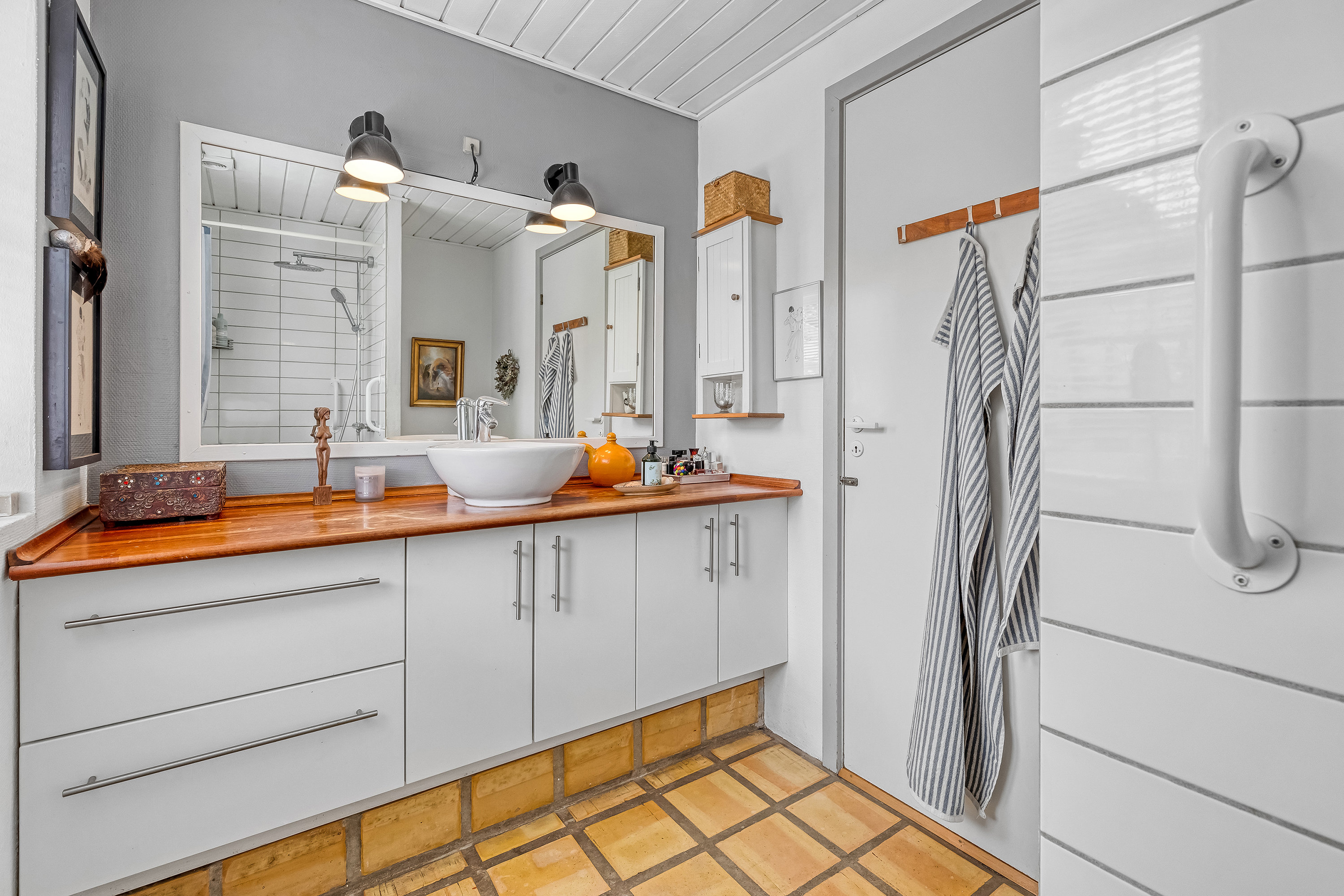 Fremhævet badeværelse billede i fuldskærmstilstand. Billede af Højdevej 25, 3250 Gilleleje