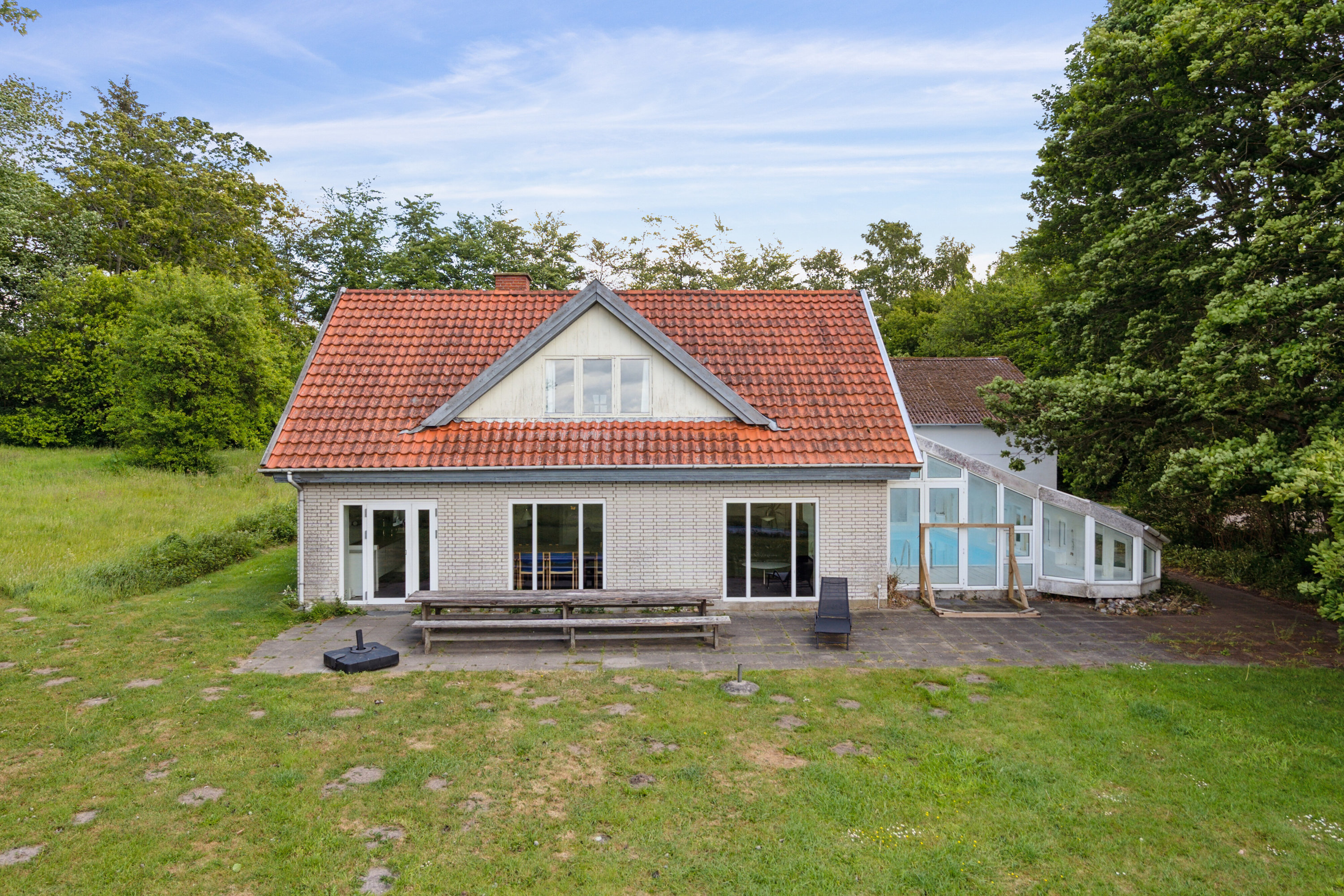 Fremhævet set fra haven billede i fuldskærmstilstand. Billede af Varnæshoved 4, Varnæs, 6200 Aabenraa