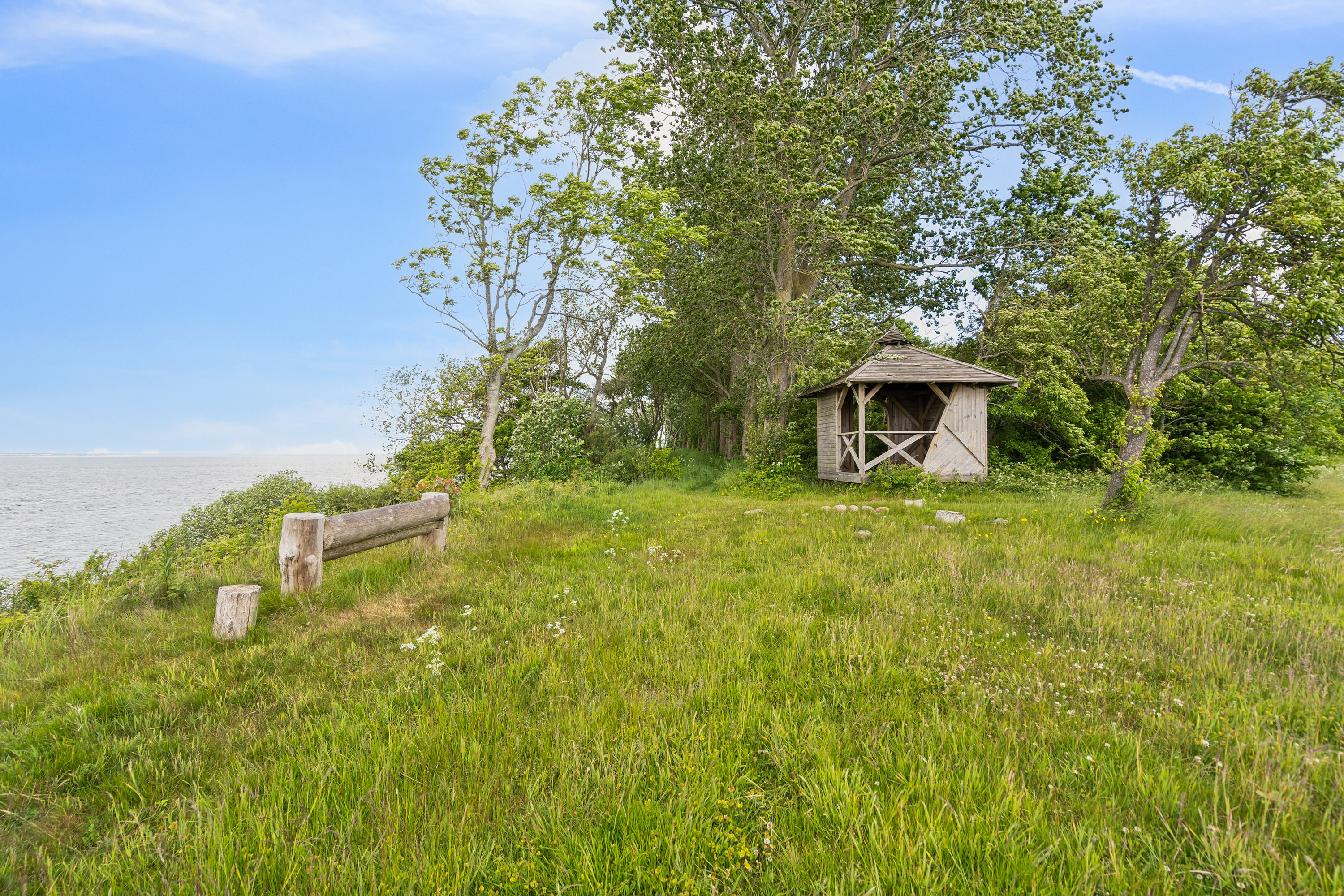Fremhævet set fra haven billede i fuldskærmstilstand. Billede af Varnæshoved 4, Varnæs, 6200 Aabenraa
