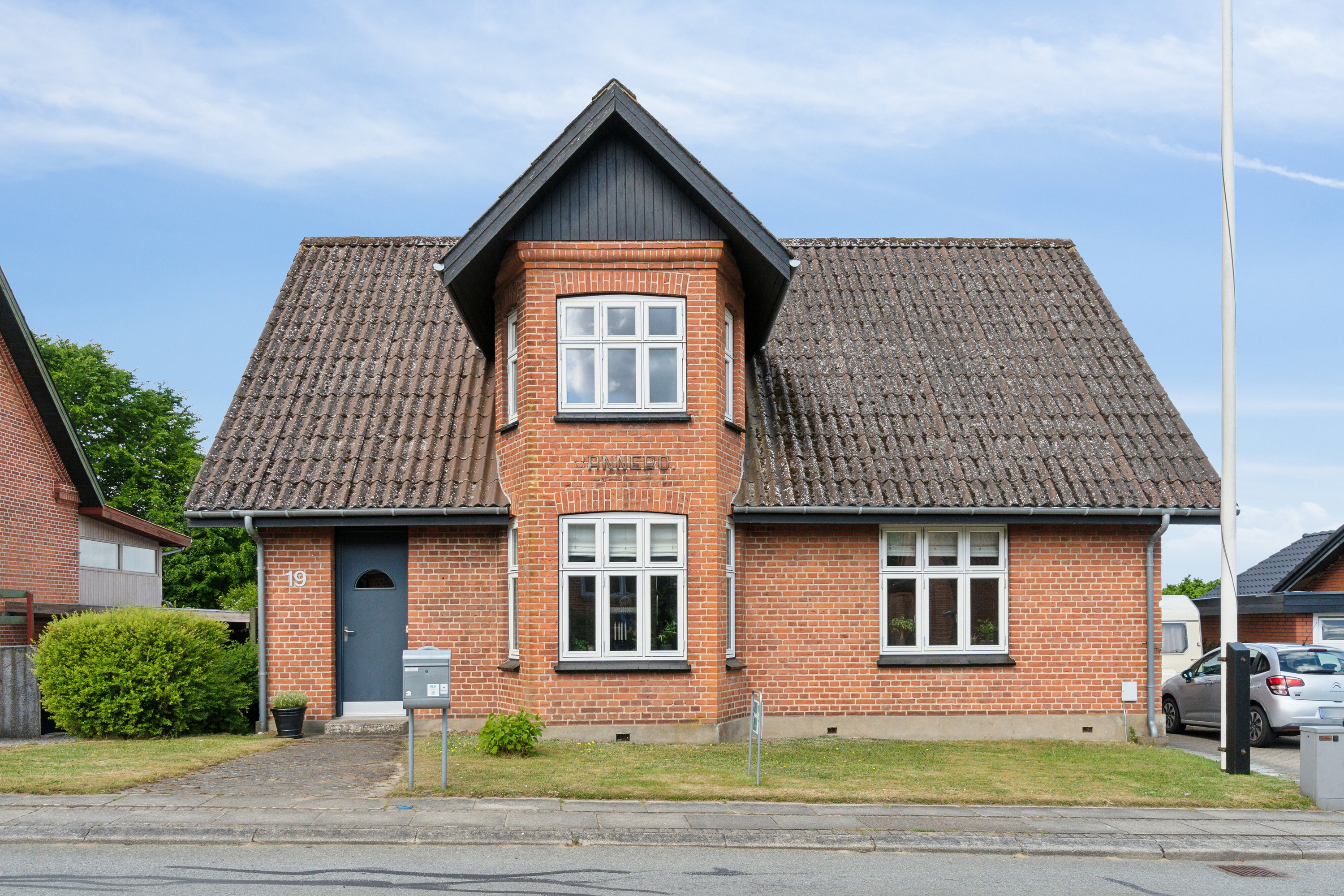 Fremhævet set fra vejen billede i fuldskærmstilstand. Billede af Skovvej 19, Thorning, 8620 Kjellerup