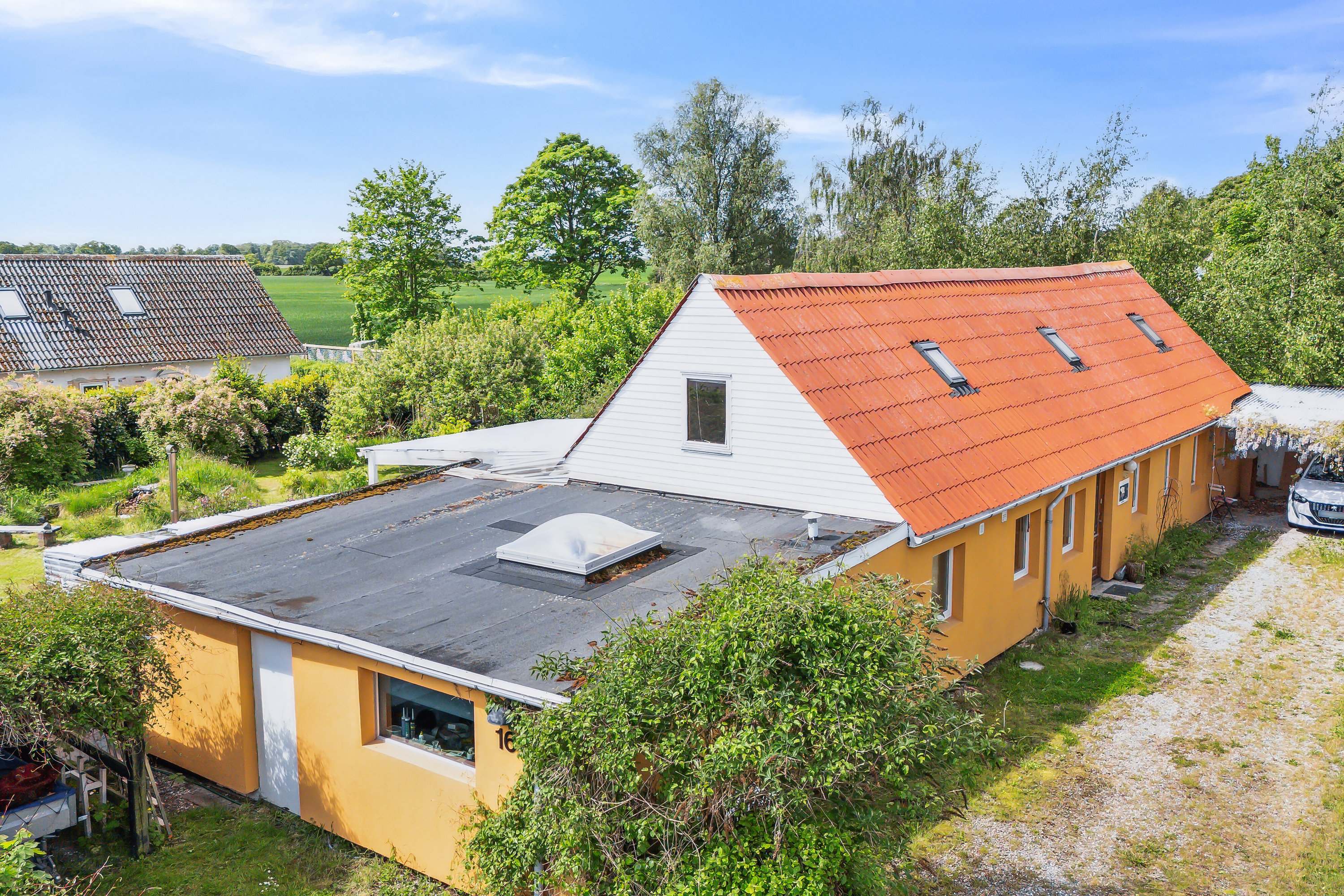 Fremhævet set fra vejen billede i fuldskærmstilstand. Billede af Trønninge By 16, 4420 Regstrup