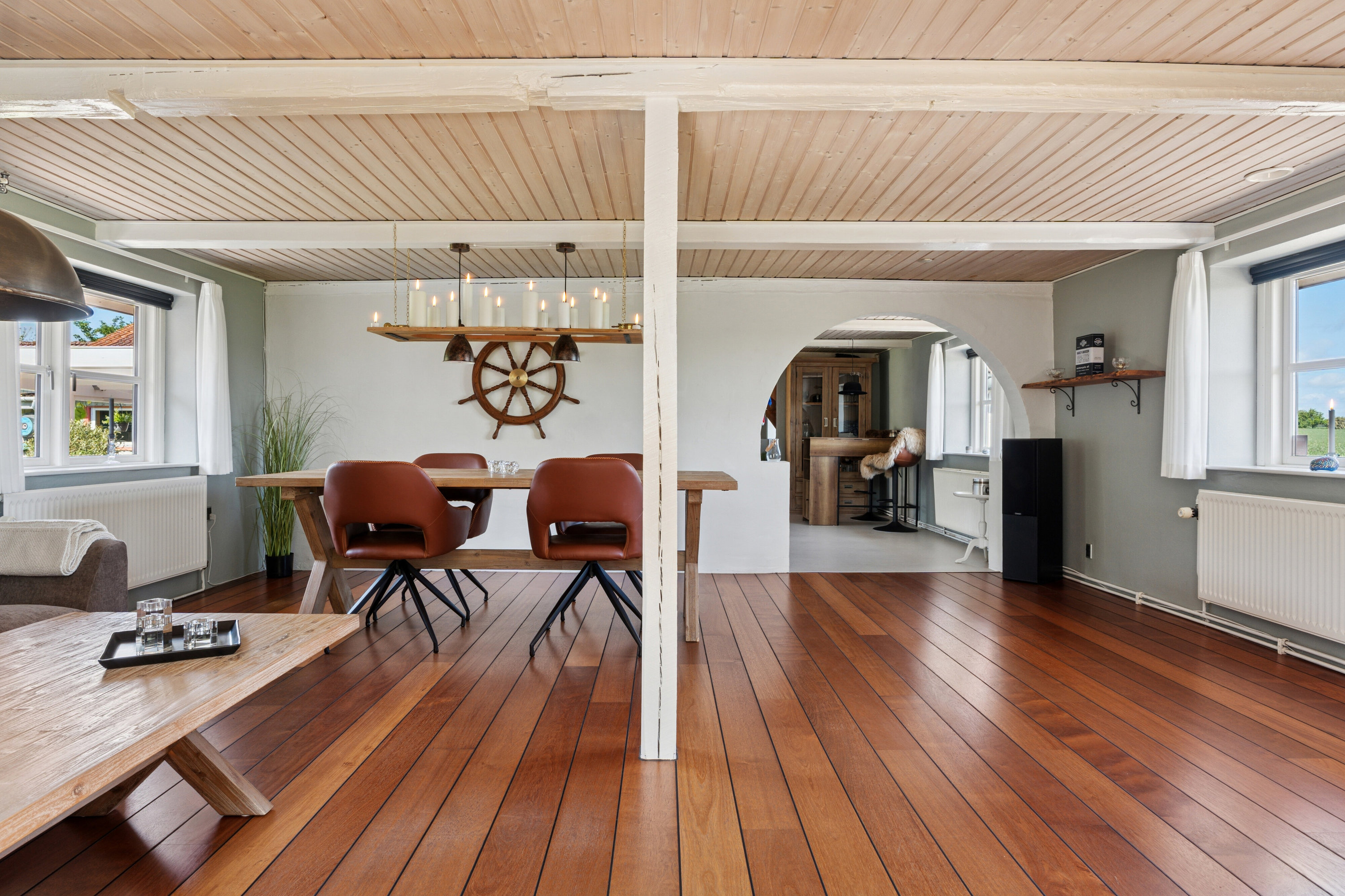 Fremhævet stue billede i fuldskærmstilstand. Billede af Skårenvej 27, Vallensved, 4700 Næstved