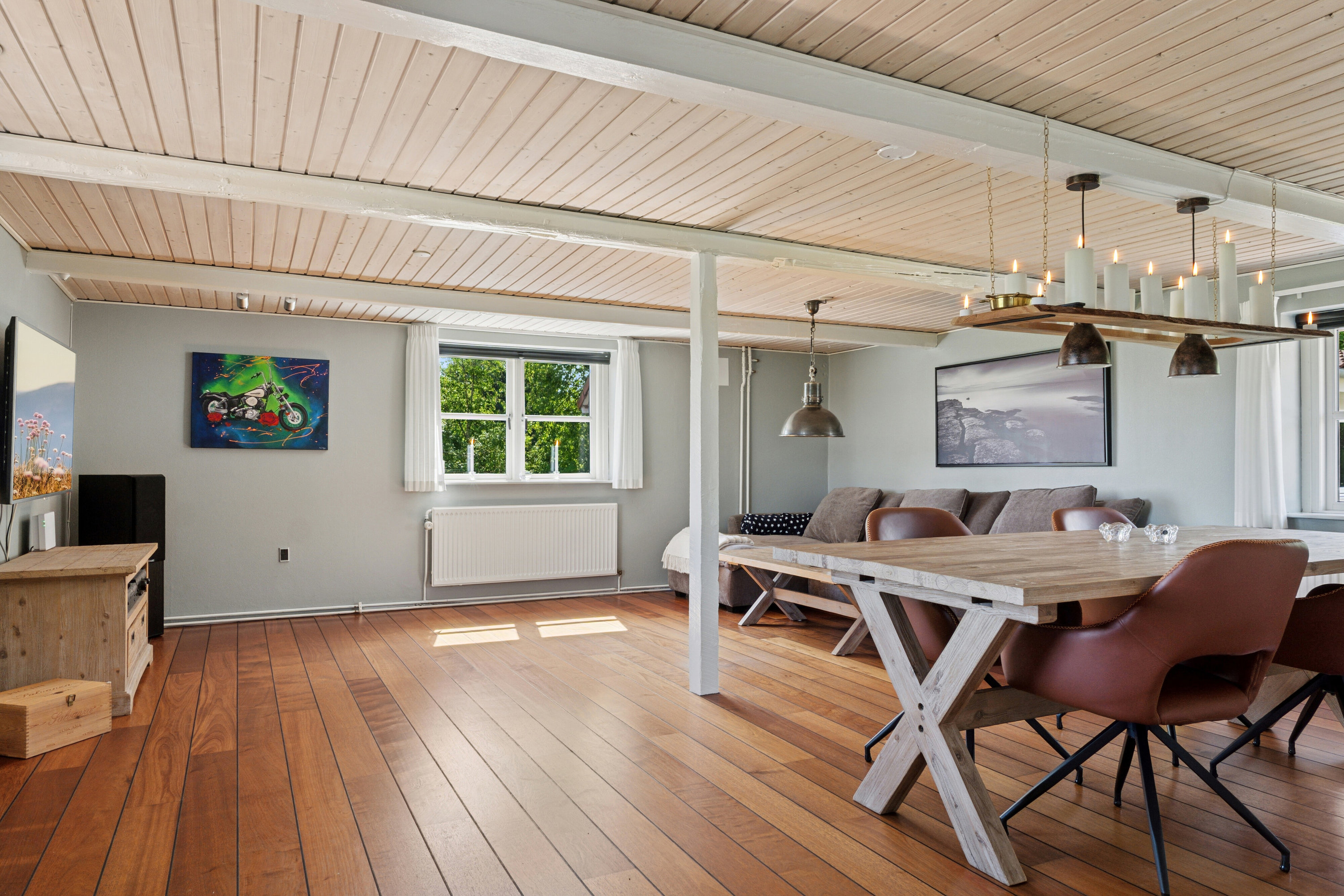 Fremhævet stue billede i fuldskærmstilstand. Billede af Skårenvej 27, Vallensved, 4700 Næstved