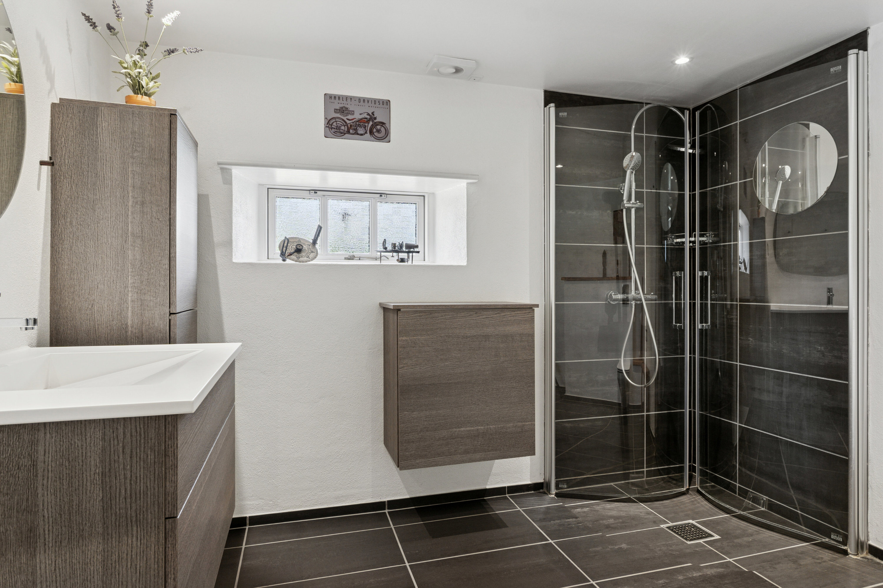 Fremhævet badeværelse billede i fuldskærmstilstand. Billede af Skårenvej 27, Vallensved, 4700 Næstved