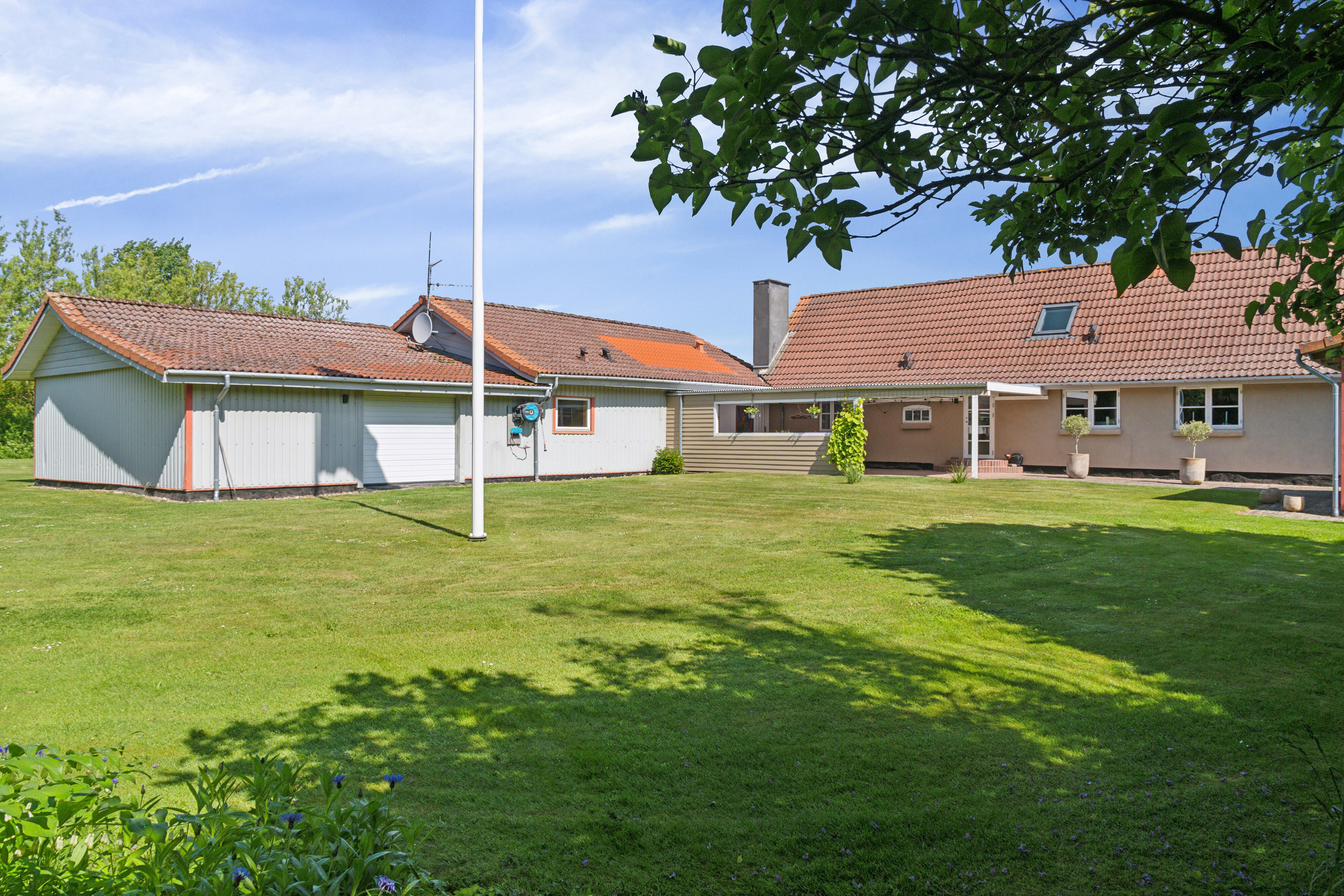 Fremhævet set fra haven billede i fuldskærmstilstand. Billede af Skårenvej 27, Vallensved, 4700 Næstved