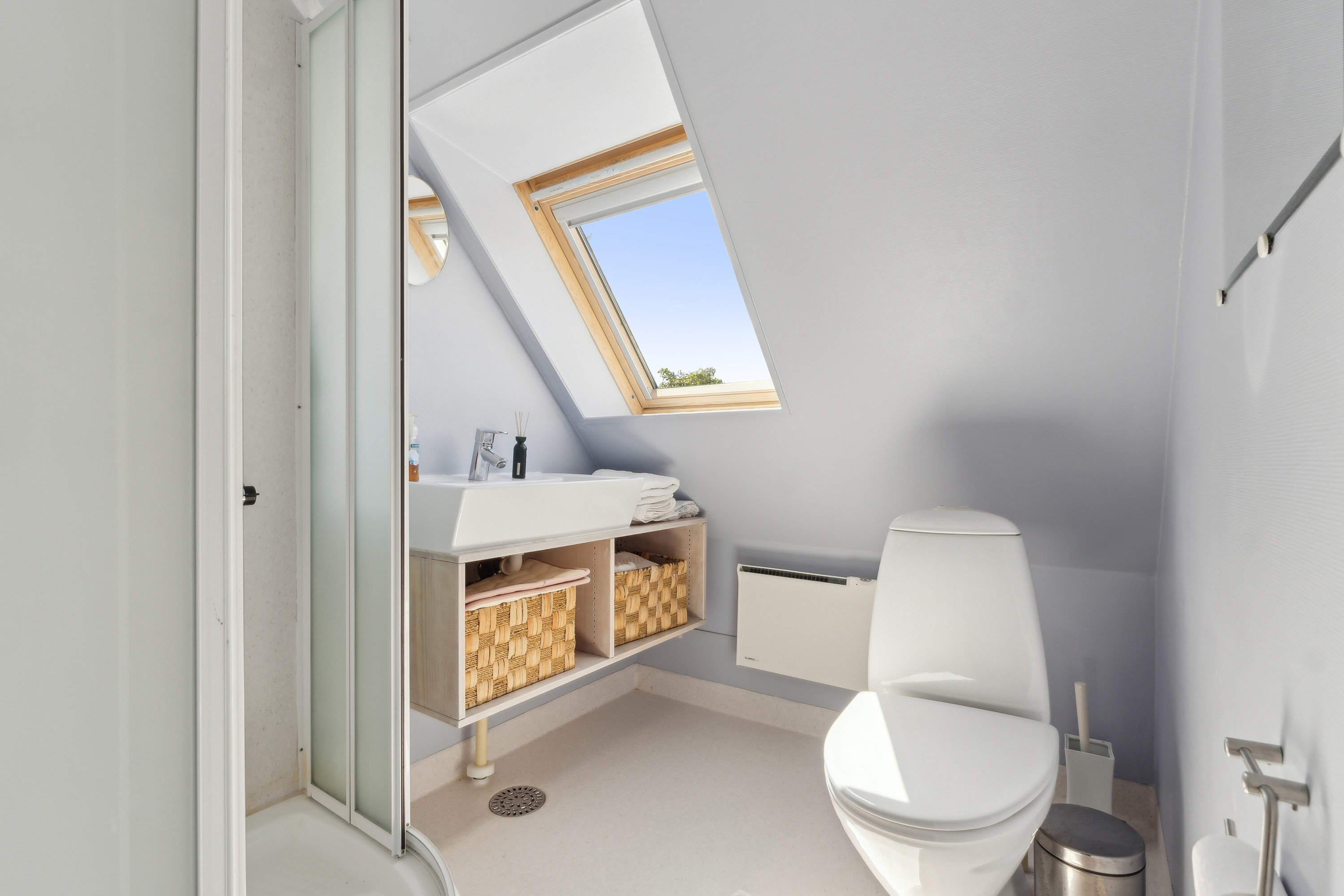 Fremhævet badeværelse billede i fuldskærmstilstand. Billede af Bogøvej 67, 5450 Otterup