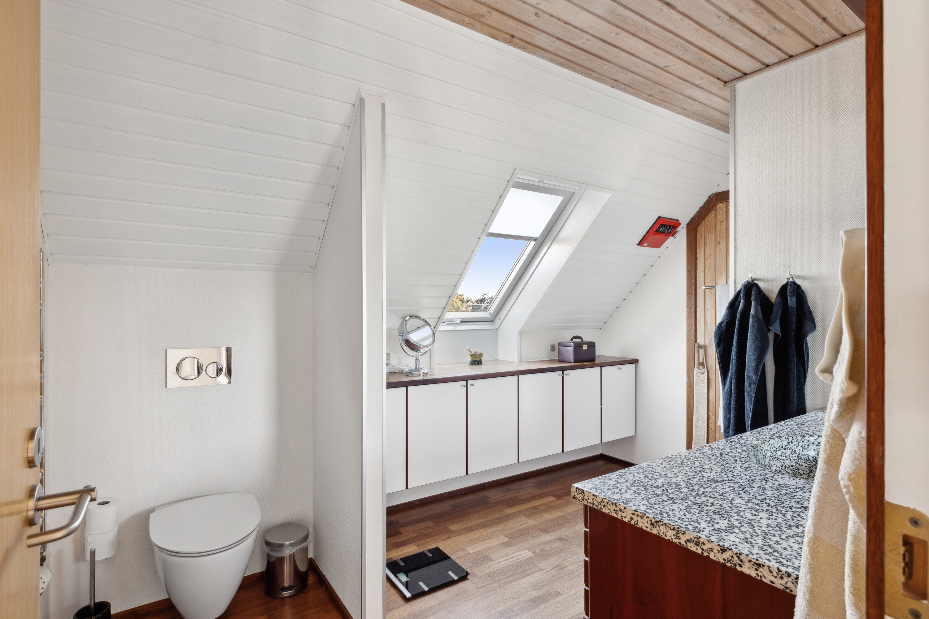 Fremhævet badeværelse billede i fuldskærmstilstand. Billede af Risvænget 10, Frederiks, 7470 Karup J