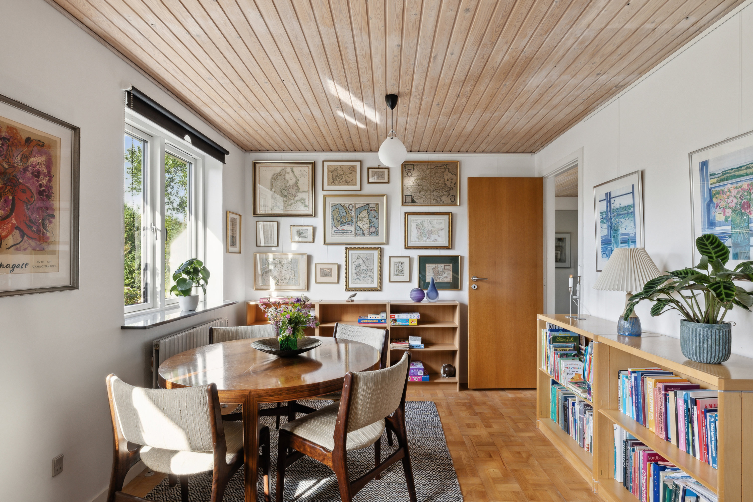 Fremhævet stue billede i fuldskærmstilstand. Billede af Risvænget 10, Frederiks, 7470 Karup J