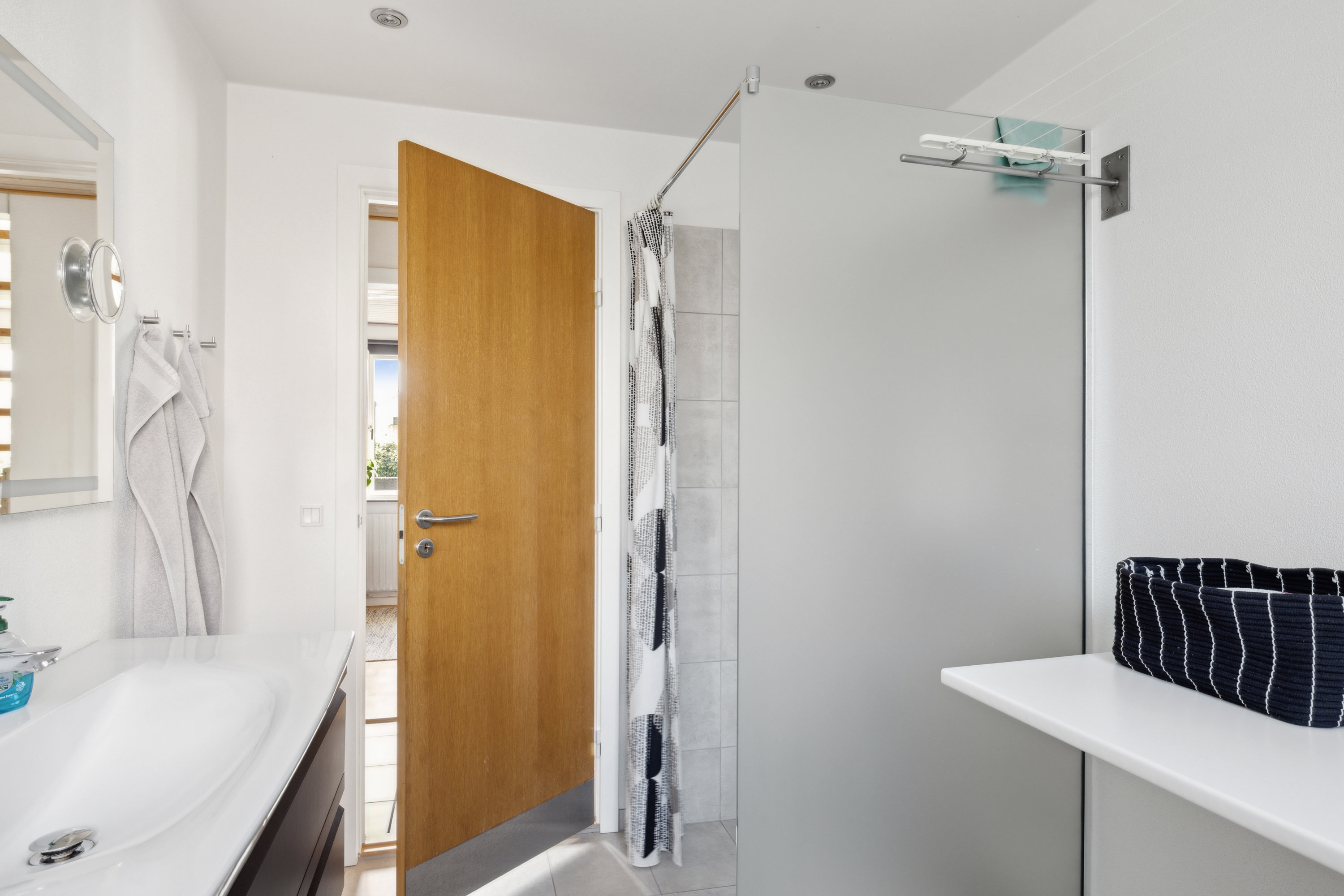 Fremhævet badeværelse billede i fuldskærmstilstand. Billede af Risvænget 10, Frederiks, 7470 Karup J