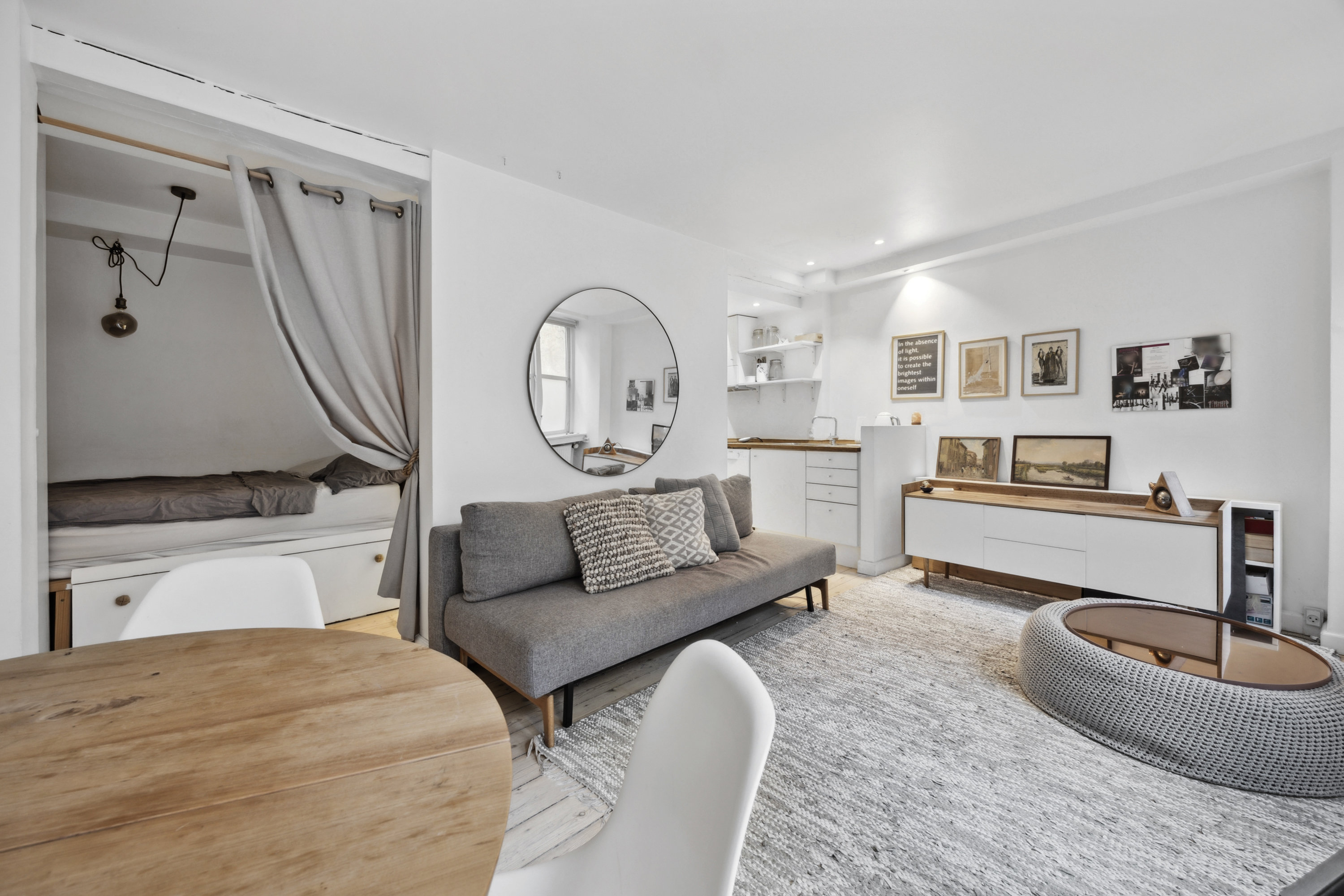 Fremhævet stue  billede i fuldskærmstilstand. Billede af Hyskenstræde 9A, st.., 1207 København K