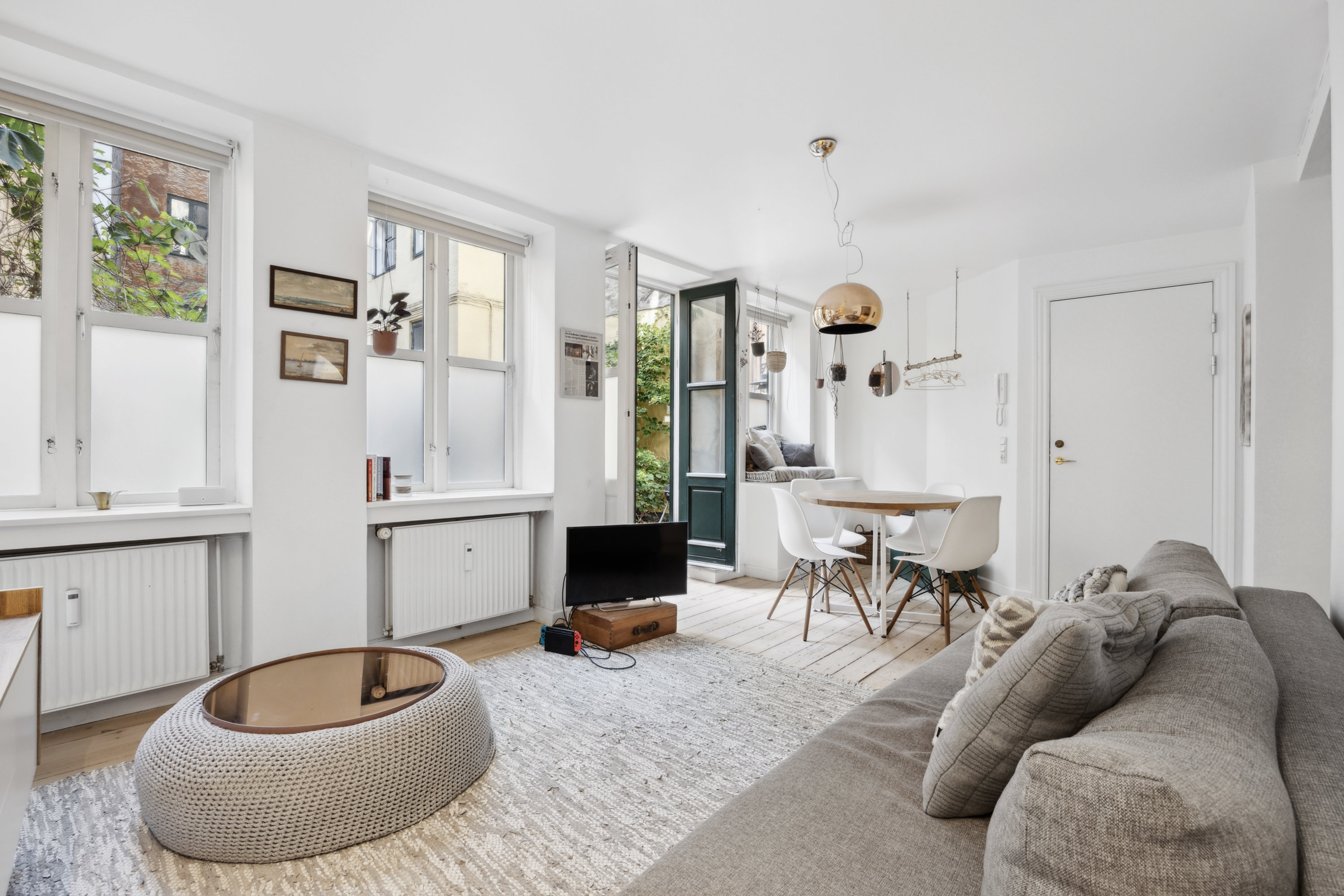 Fremhævet stue billede i fuldskærmstilstand. Billede af Hyskenstræde 9A, st.., 1207 København K