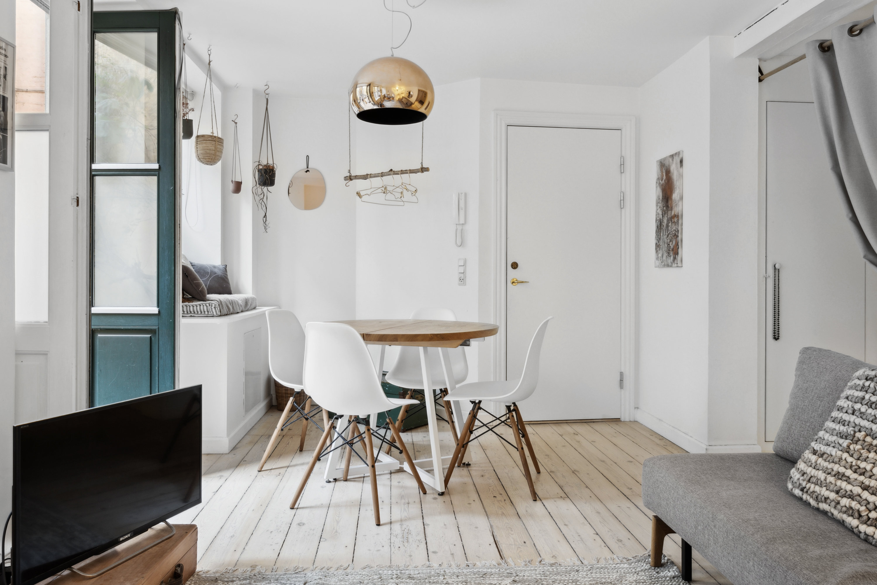 Fremhævet stue billede i fuldskærmstilstand. Billede af Hyskenstræde 9A, st.., 1207 København K