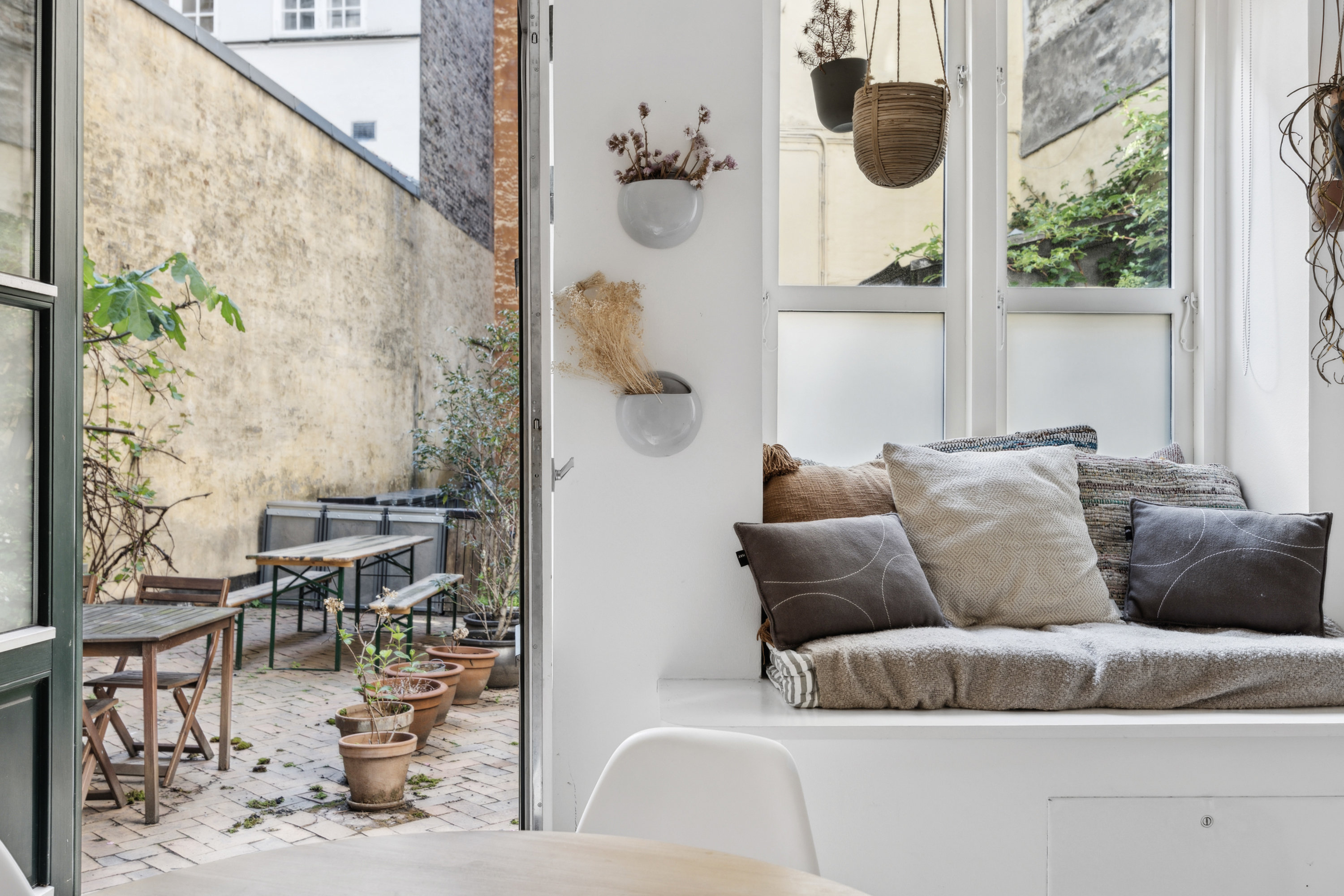 Fremhævet gårdmiljø billede i fuldskærmstilstand. Billede af Hyskenstræde 9A, st.., 1207 København K