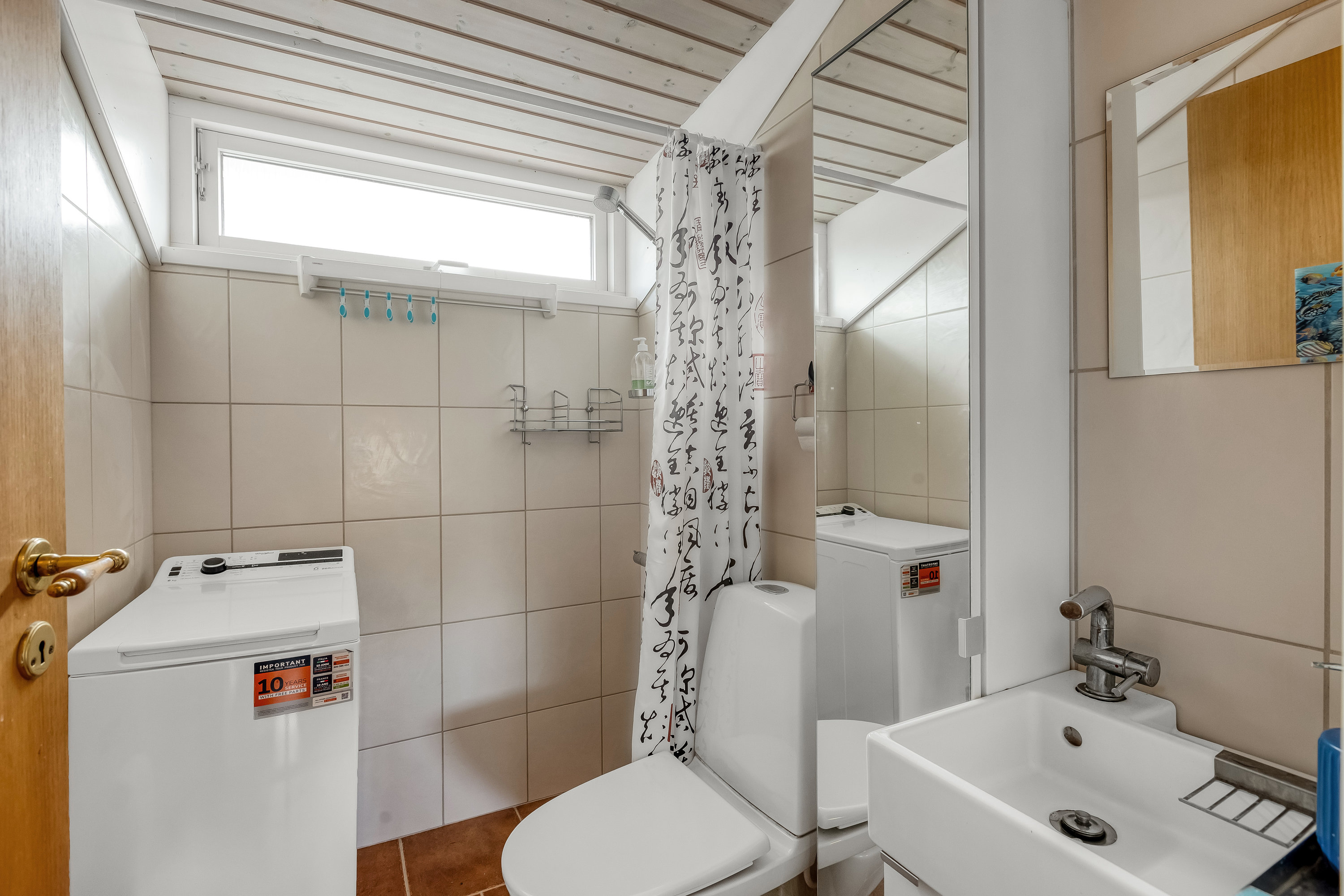 Fremhævet badeværelse billede i fuldskærmstilstand. Billede af Hedemarken 37, 6720 Fanø